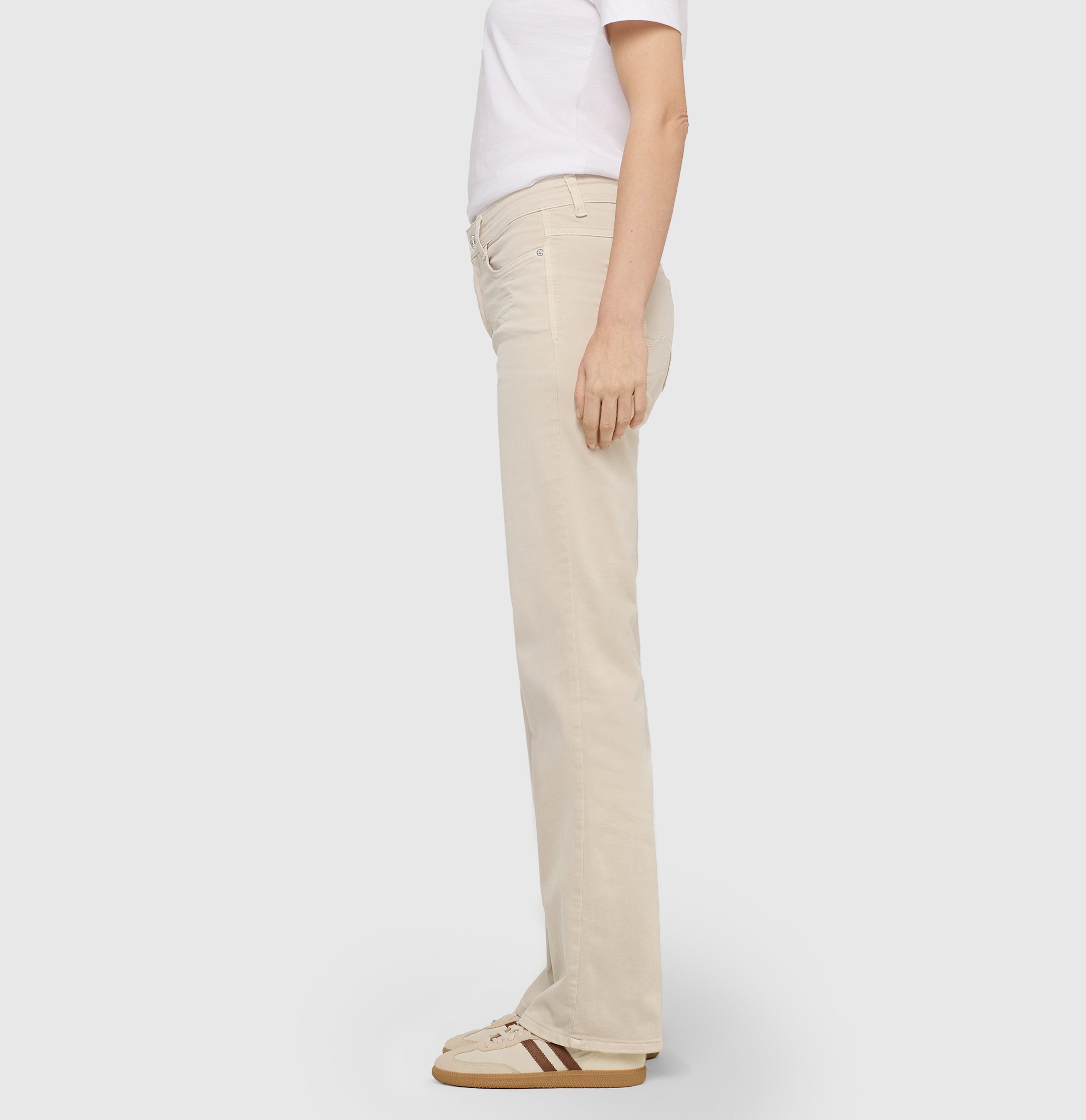 Flared fit made from high-stretch gabardine. | LAURA | ivory | Side view of model