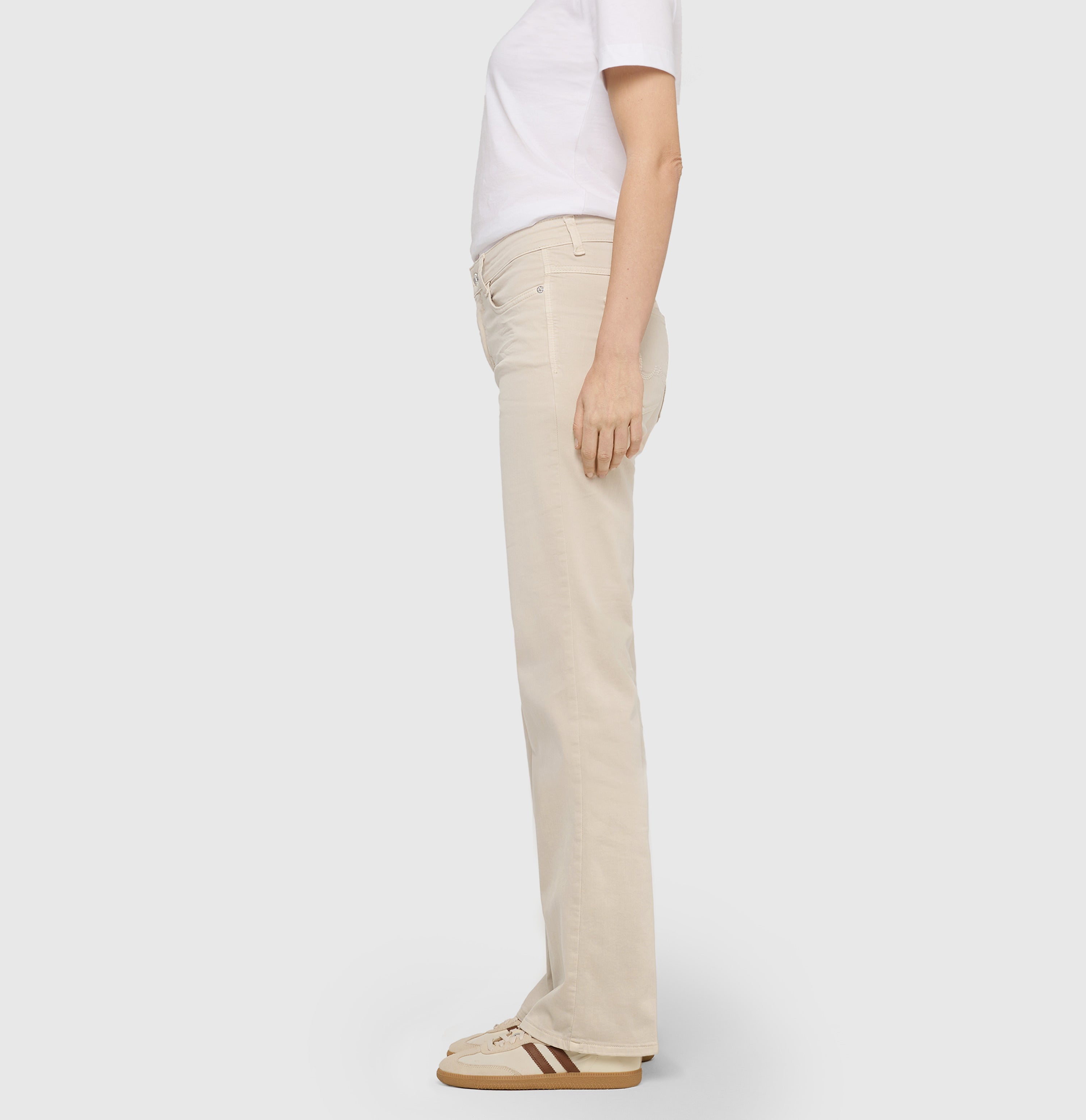 Flared fit made from high-stretch gabardine. | LAURA | ivory | Side view of model