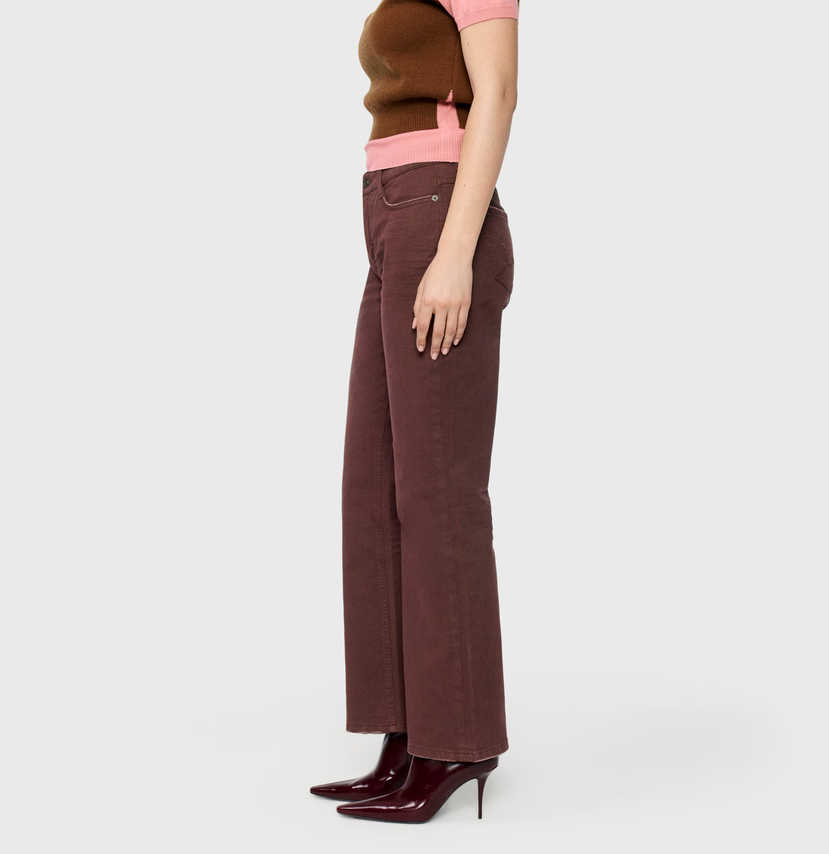Flared trousers in a sporty cotton material. | LAURA | smoky purple | Side view of model
