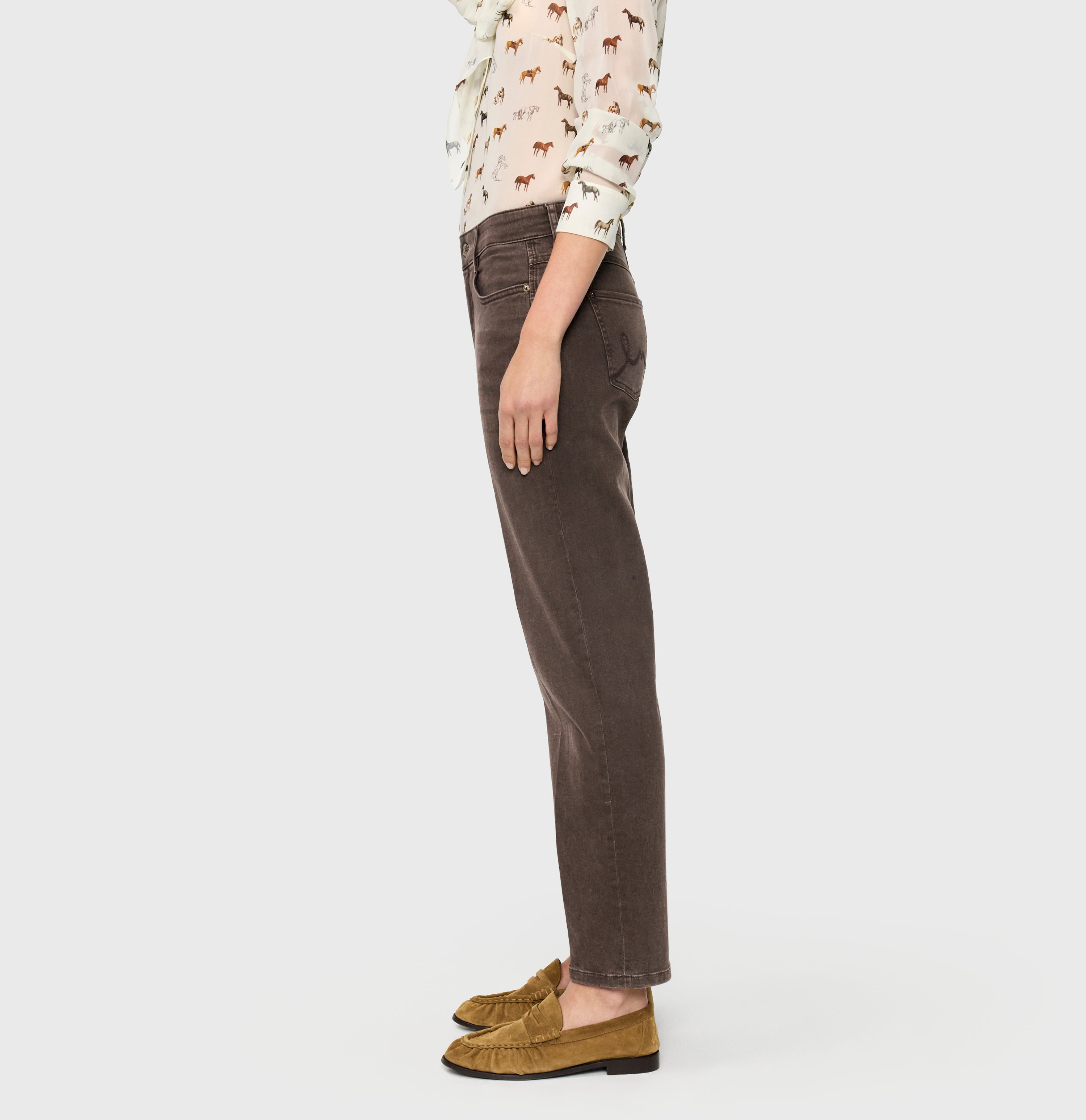 Flared jeans with seam details. | LAURA | brown stone wash | Side view of model