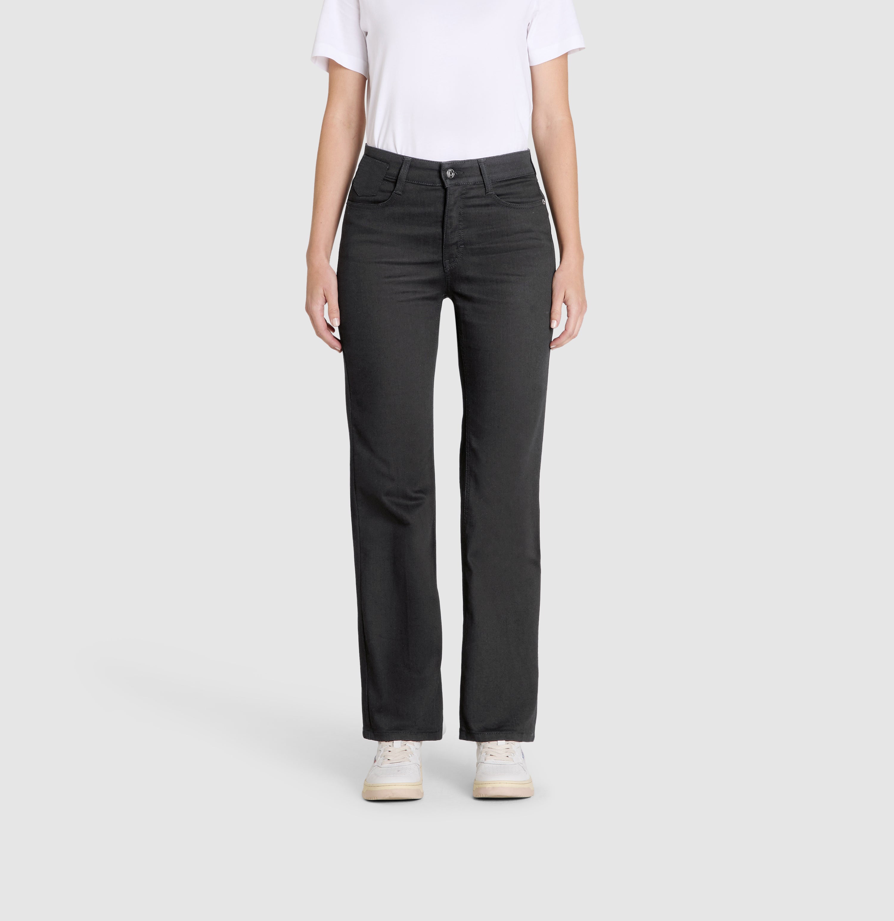 Comfortable flared jeans with seam details. | LAURA | black-black | Front view of model