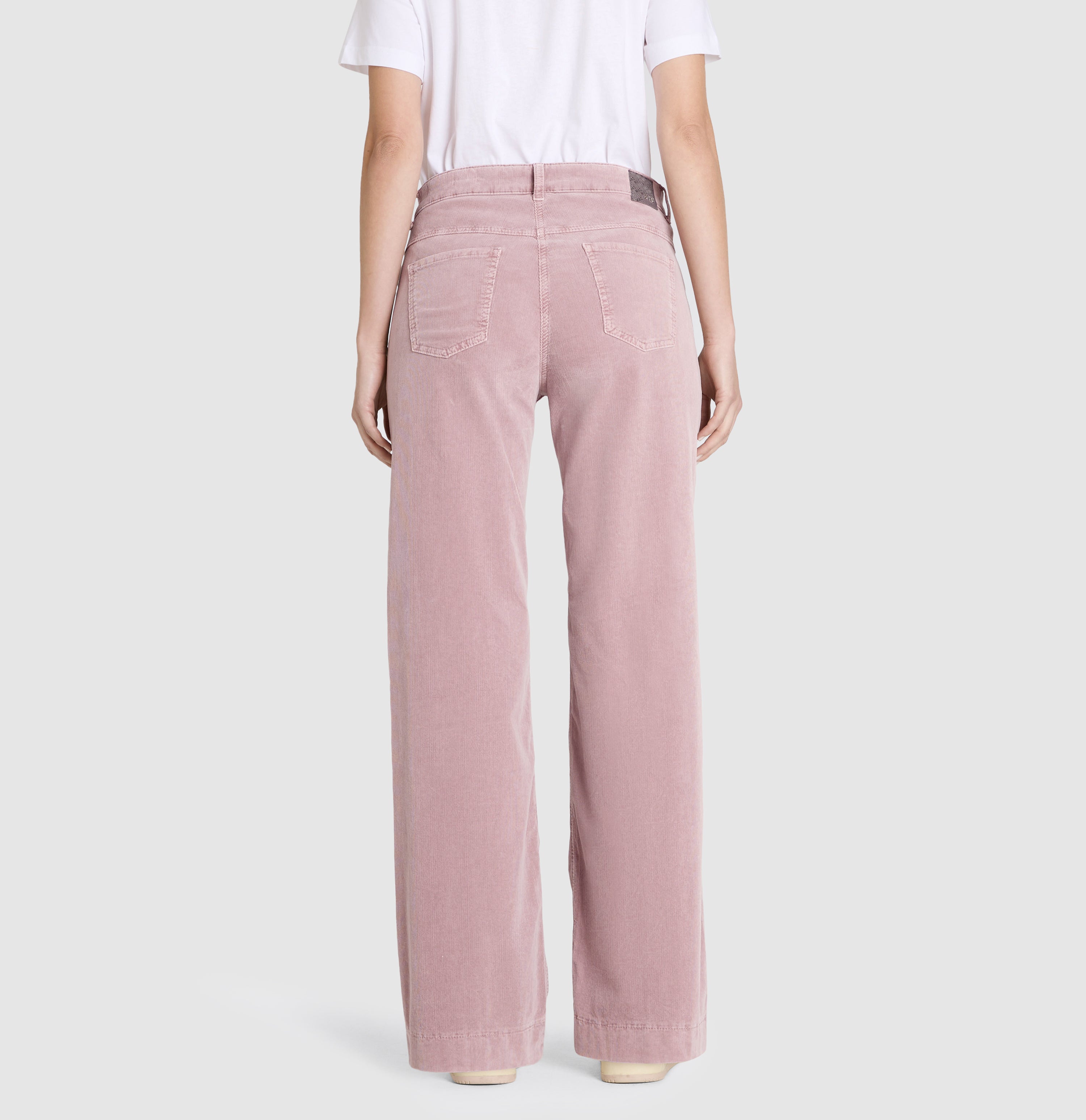 Wide, comfortable trousers made of soft baby corduroy. | WIDE | autumn rose | Back view of model