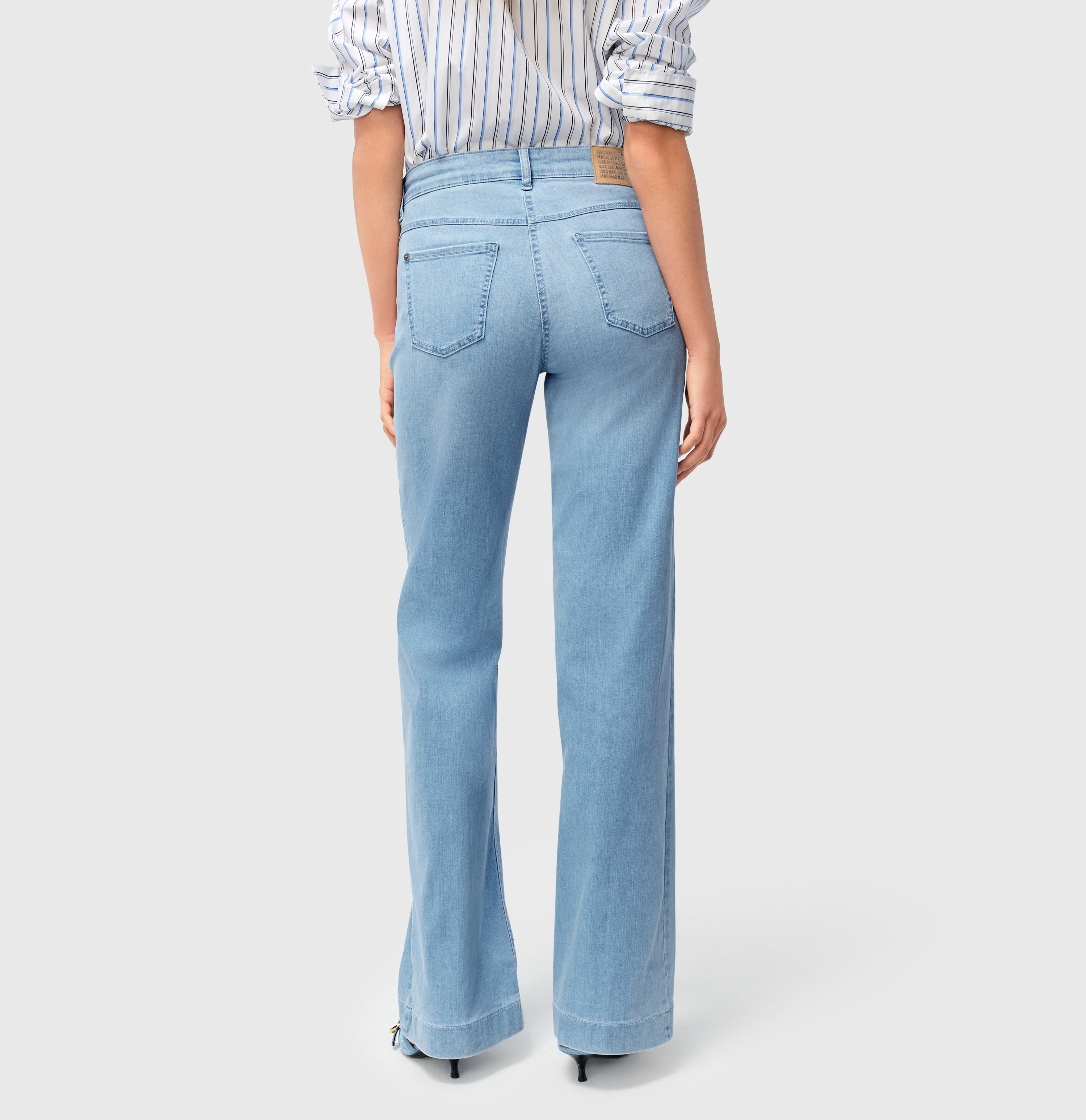 Wide fit with discreet creases. | S-NAME | S-FBBZ | Back view of model