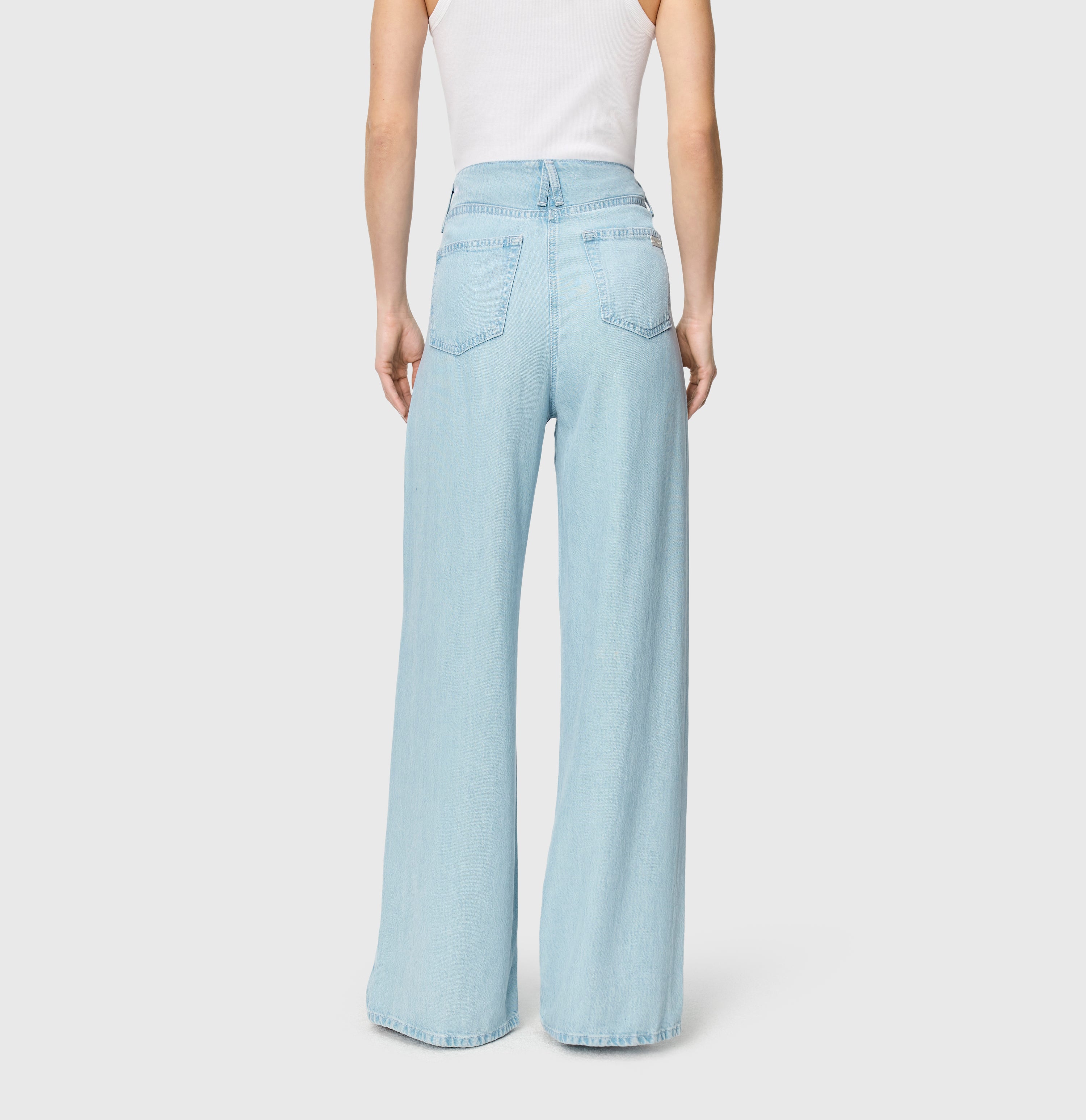 Wide, light jeans made of pure lyocell fibres. | NAILA | essential blue wash | Back view of model