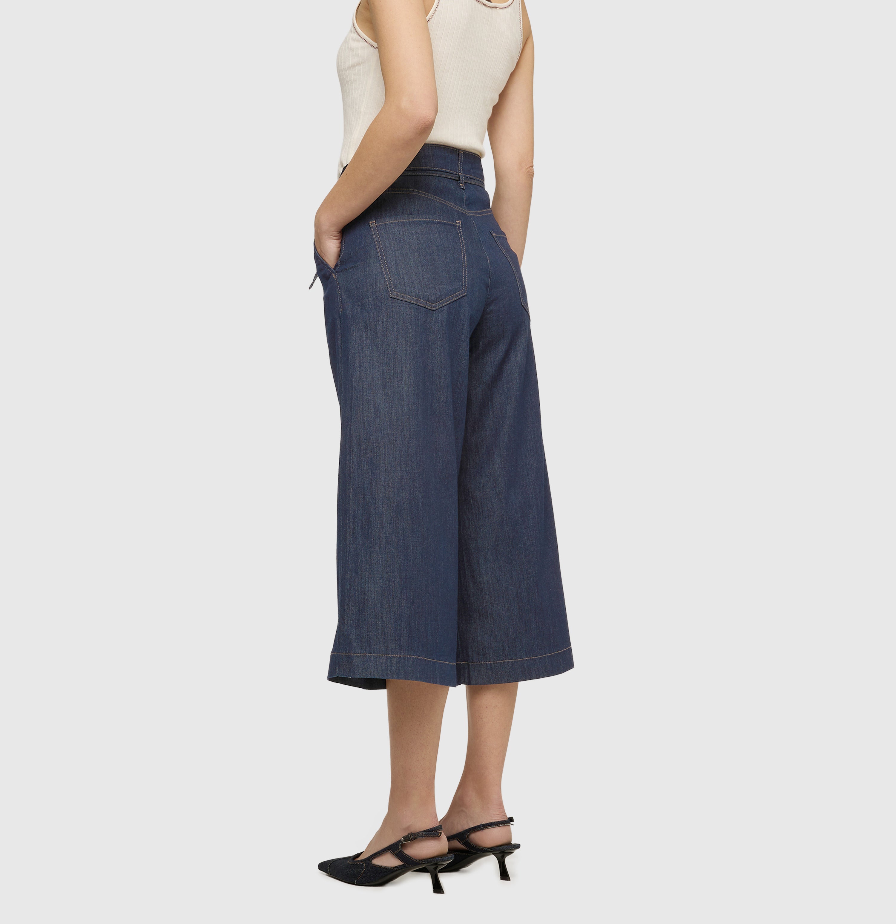 Modern culotte made of super light denim. | WENDY cropped | fashion rinsed | Back view of model