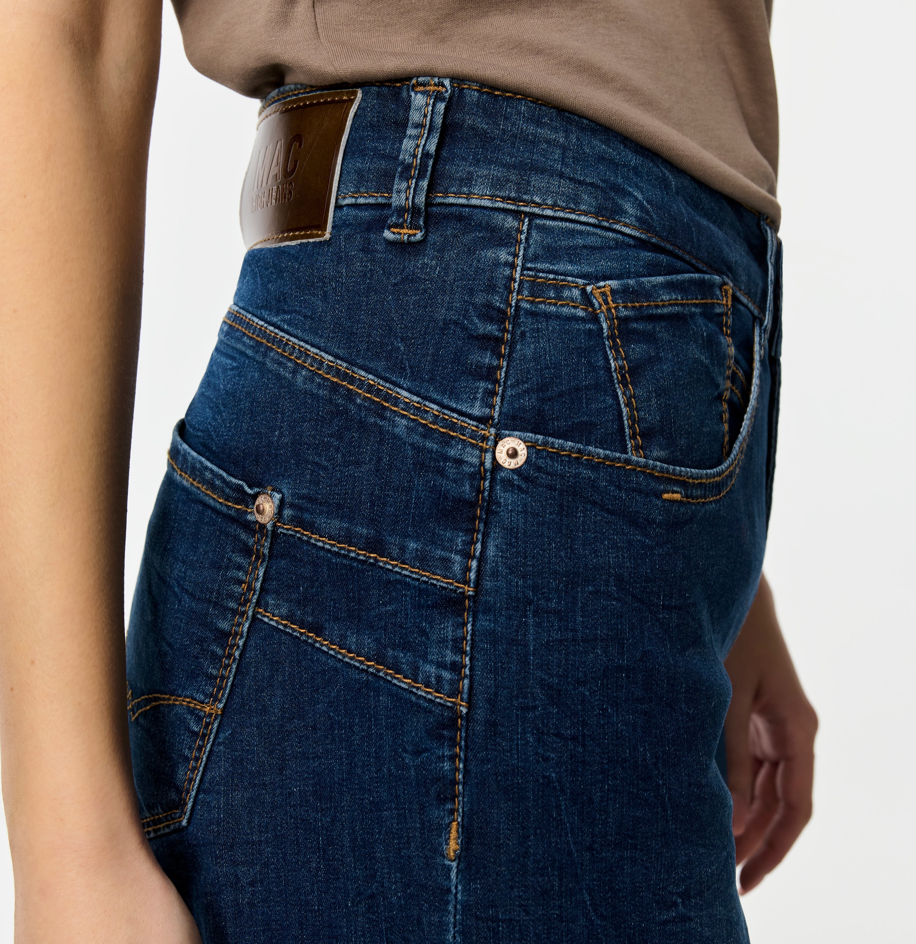 Light jeans in an extra wide cut. | RICH PALAZZO | night blue used | Detailed view 3 of model