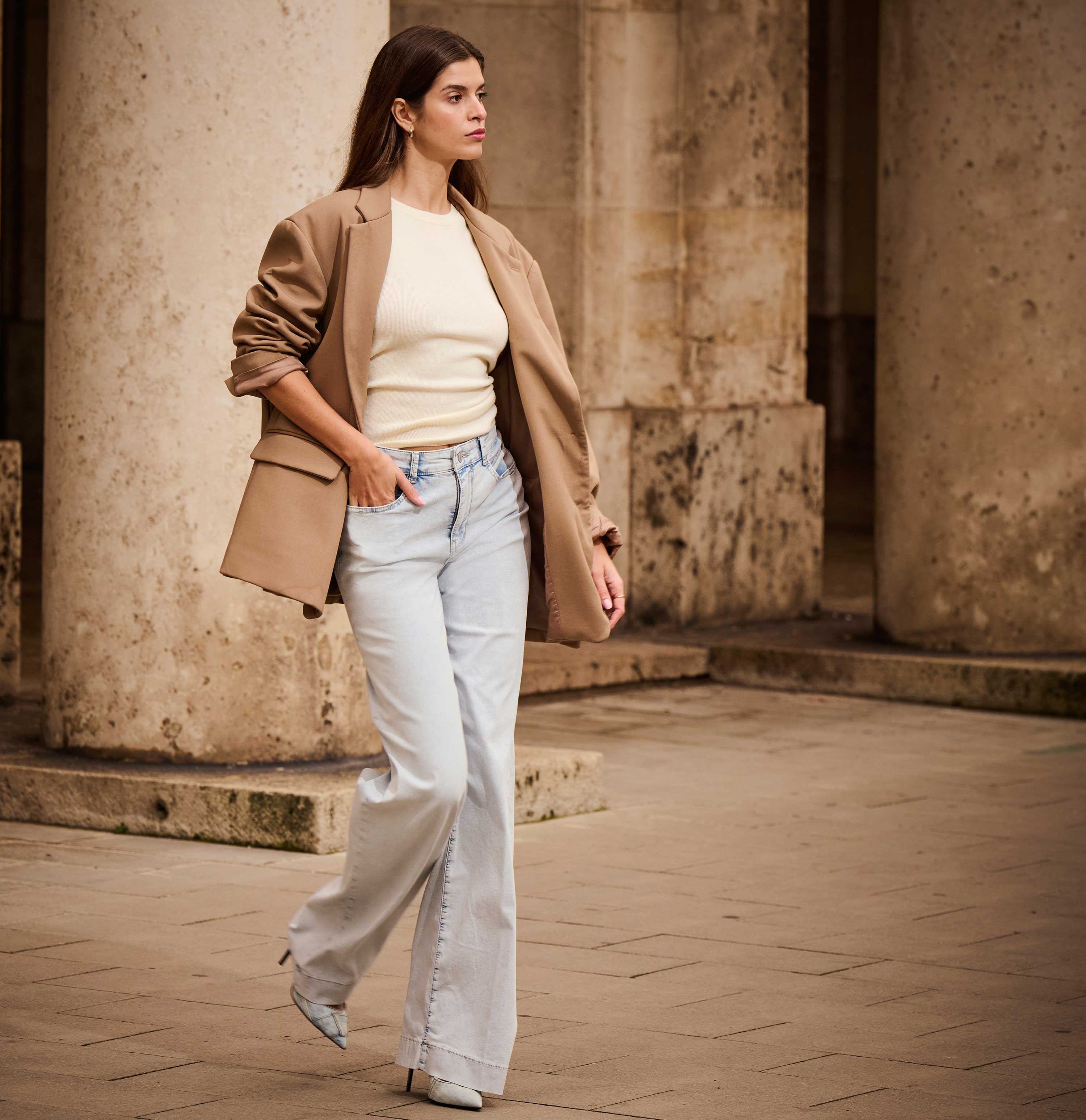 Light jeans in an extra wide cut. | RICH PALAZZO | bleached japan blue | Campaign image 3