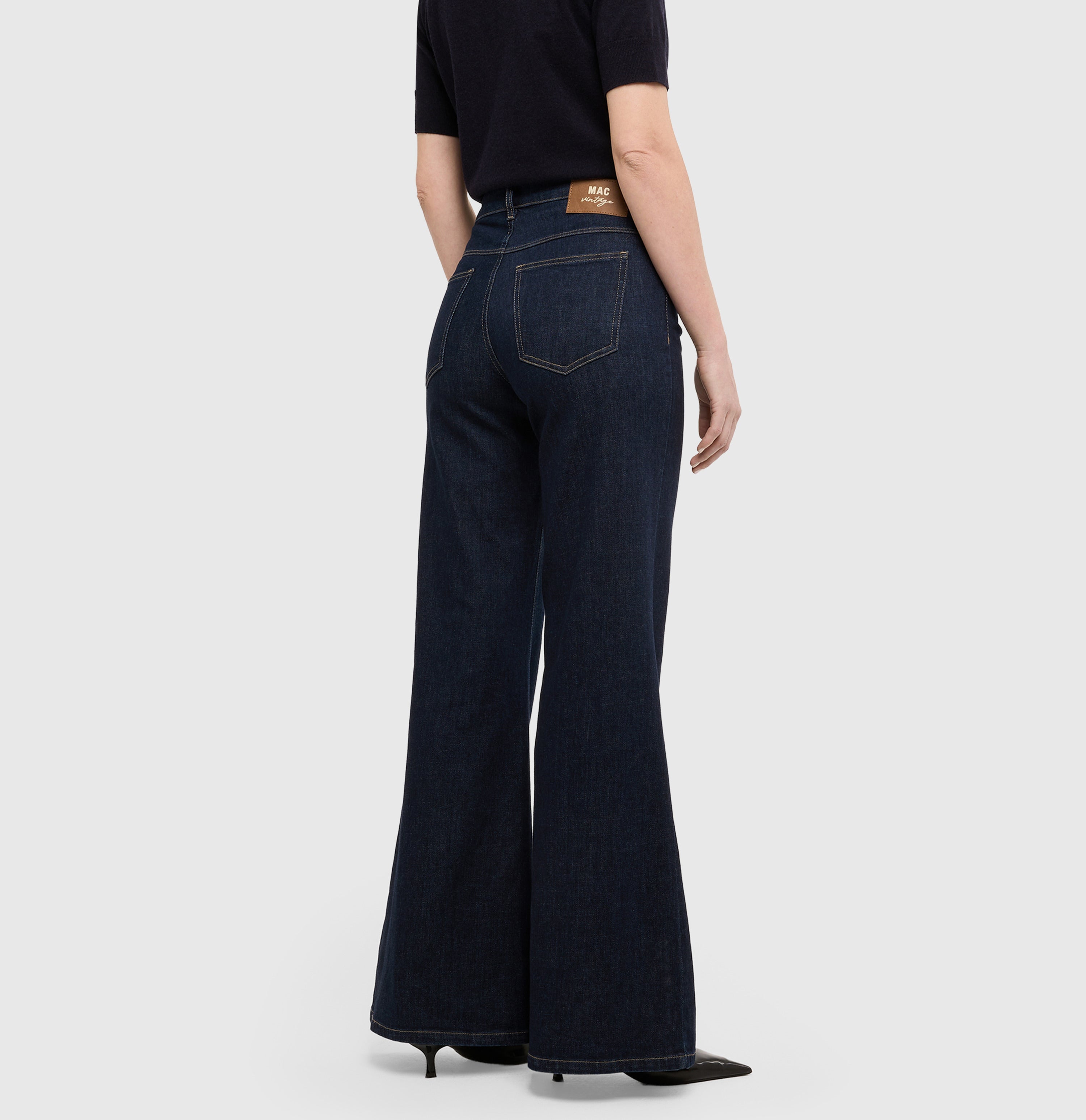 Wide fit made from comfort vintage denim. | WIDE flare | fashion rinsed | Back view of model