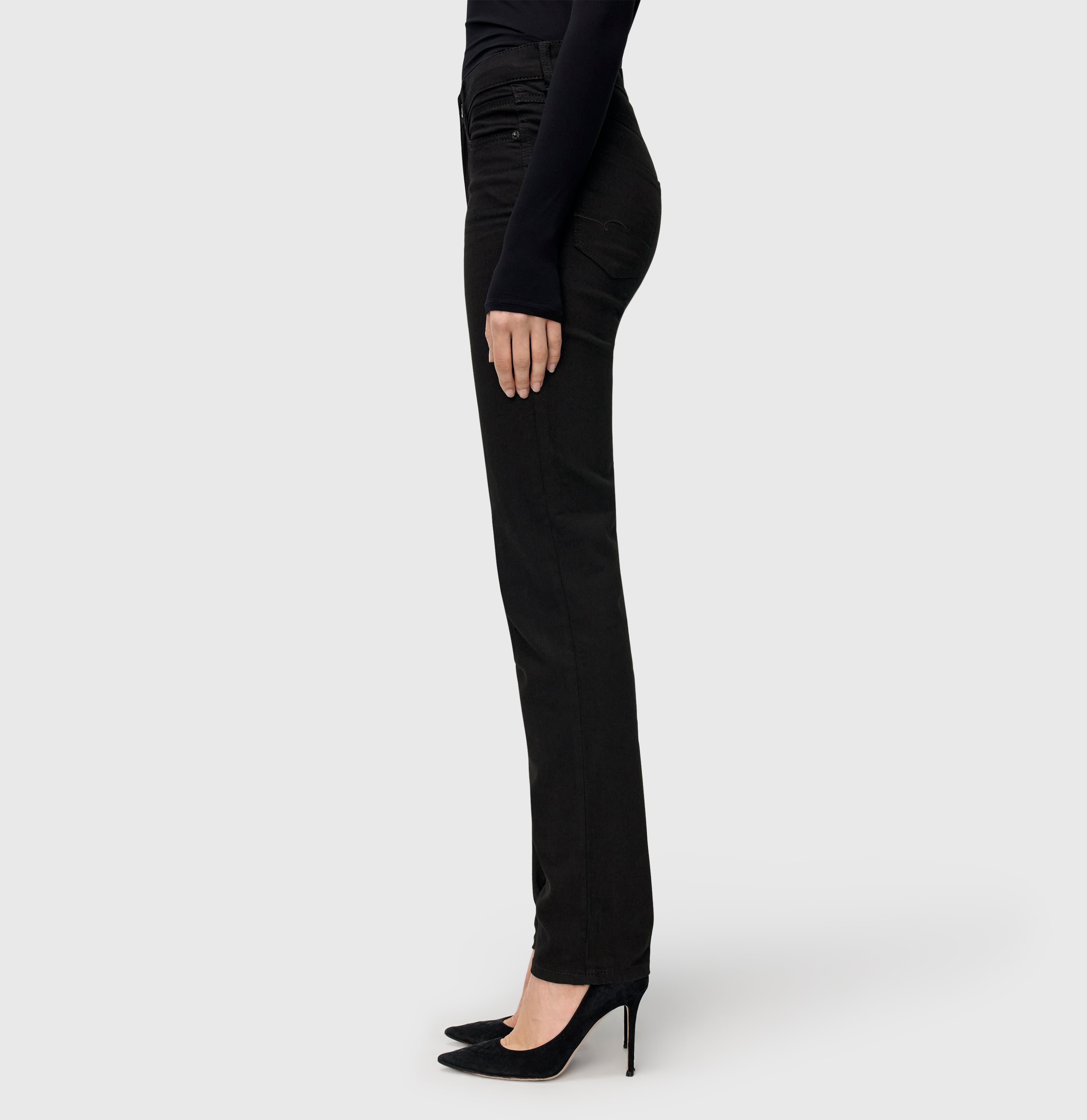 Straight jeans made of Perfect Fit Forever denim. | ANGELA | black-black | Detailed view 2 of model