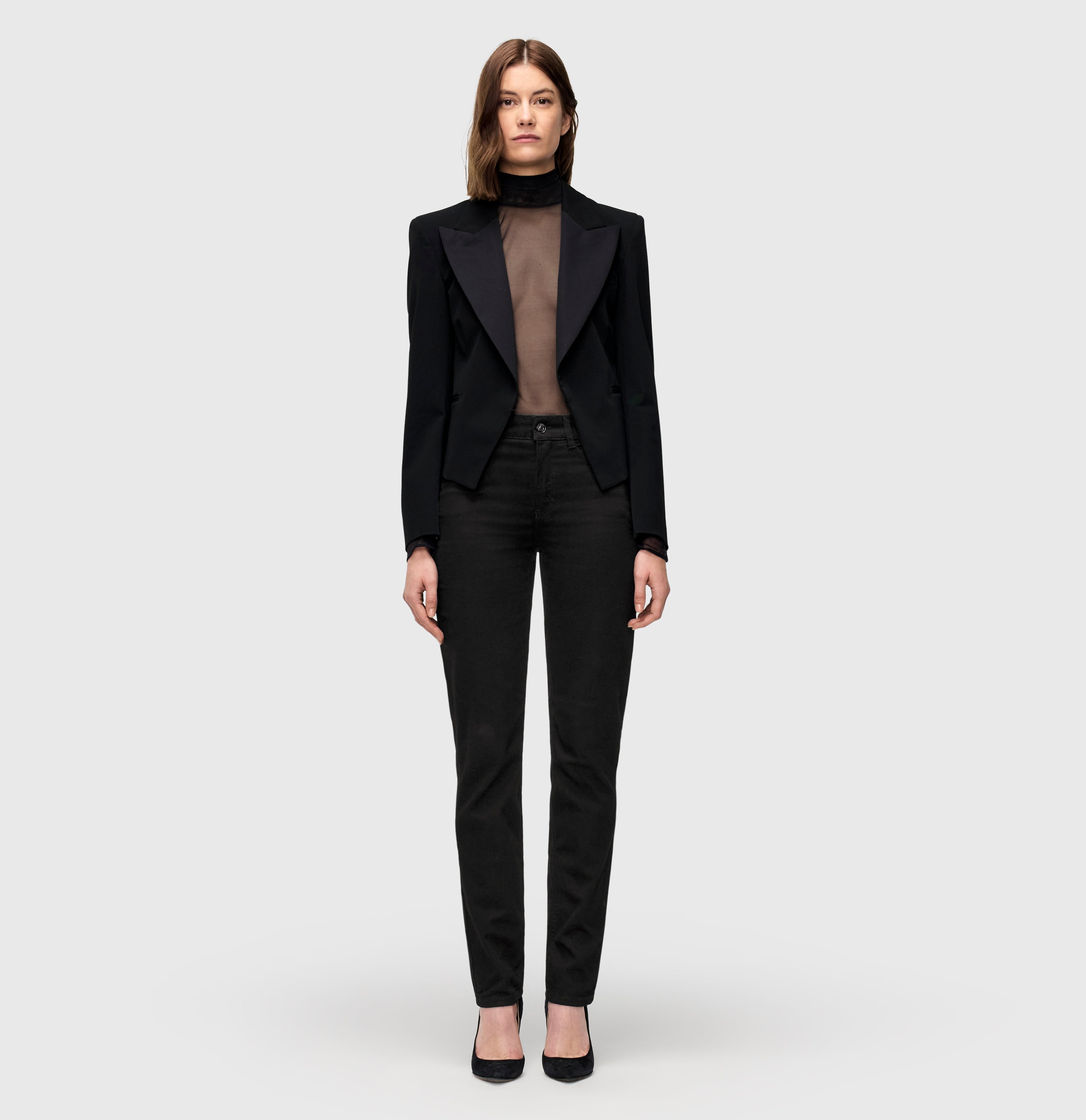 Straight jeans made of comfortable stretch denim. | S-NAME | S-FBBZ | Full-body of model