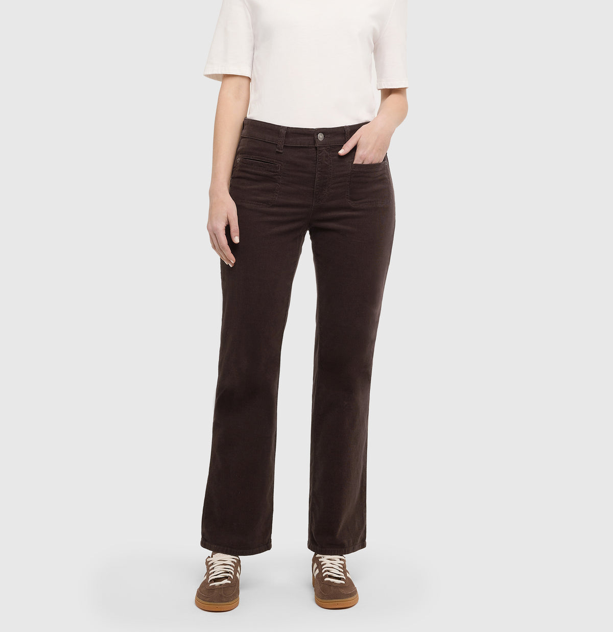 | LAURA pocket | truffle brown antique | Front view of model