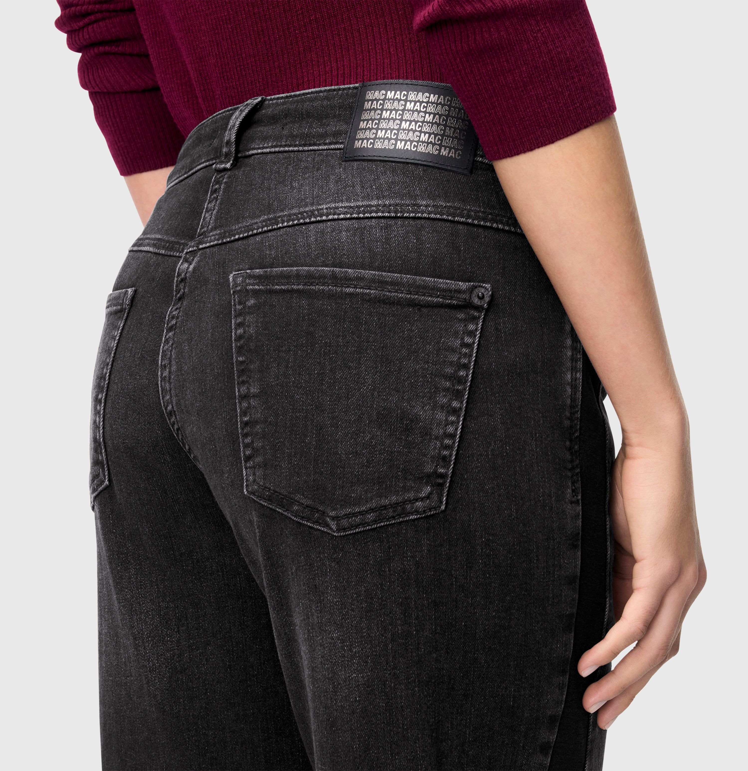 Wide, comfortable jeans with galloons. | WIDE galon | authentic blackest | Detailed view 3 of model