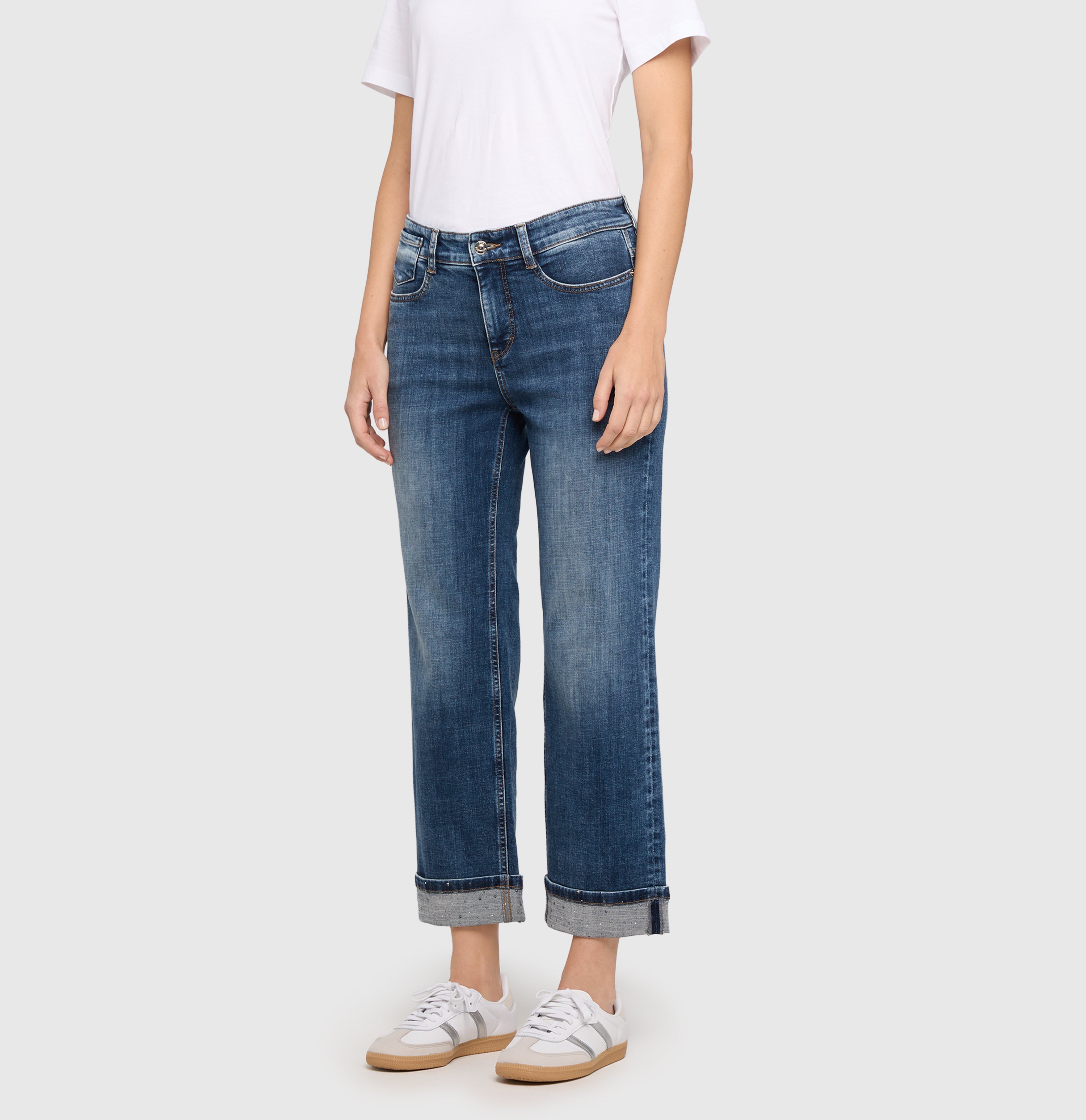 Flared jeans with fine embellishments. | LAURA smart glamour | medium blue washed | Front view of model