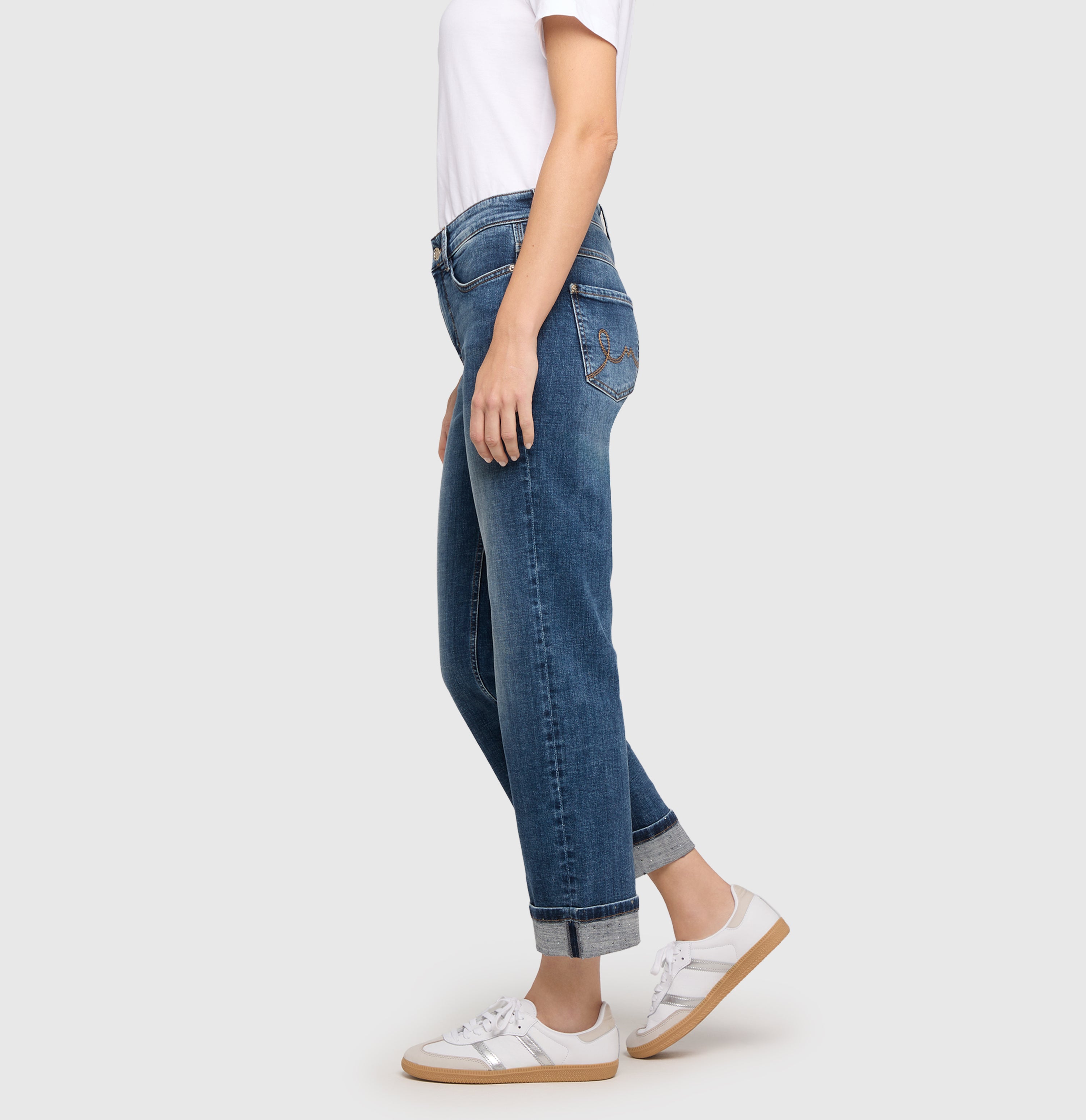 Flared jeans with fine embellishments. | LAURA smart glamour | medium blue washed | Side view of model