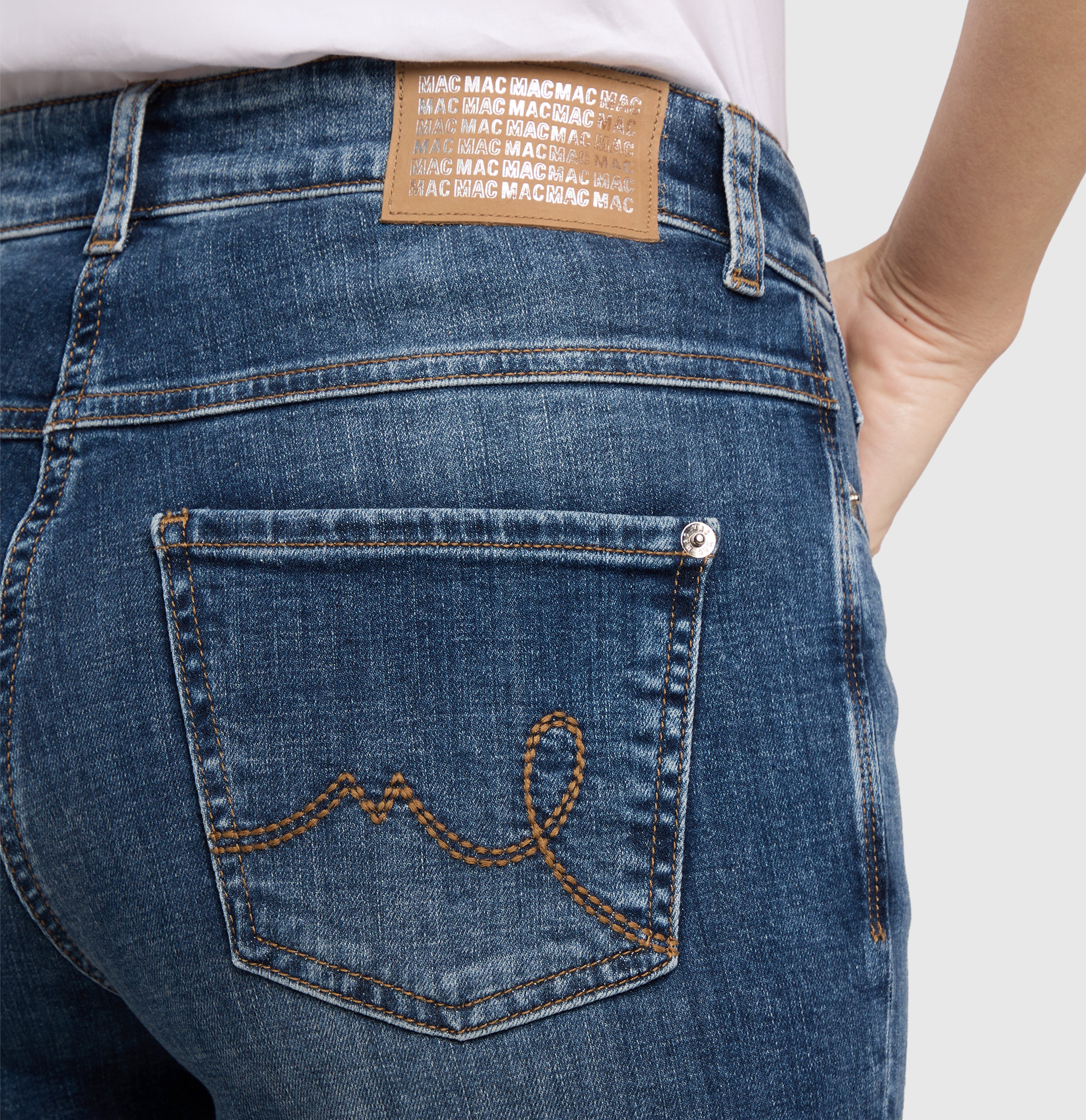 Flared jeans with fine embellishments. | LAURA smart glamour | medium blue washed | Detailed view 2 of model