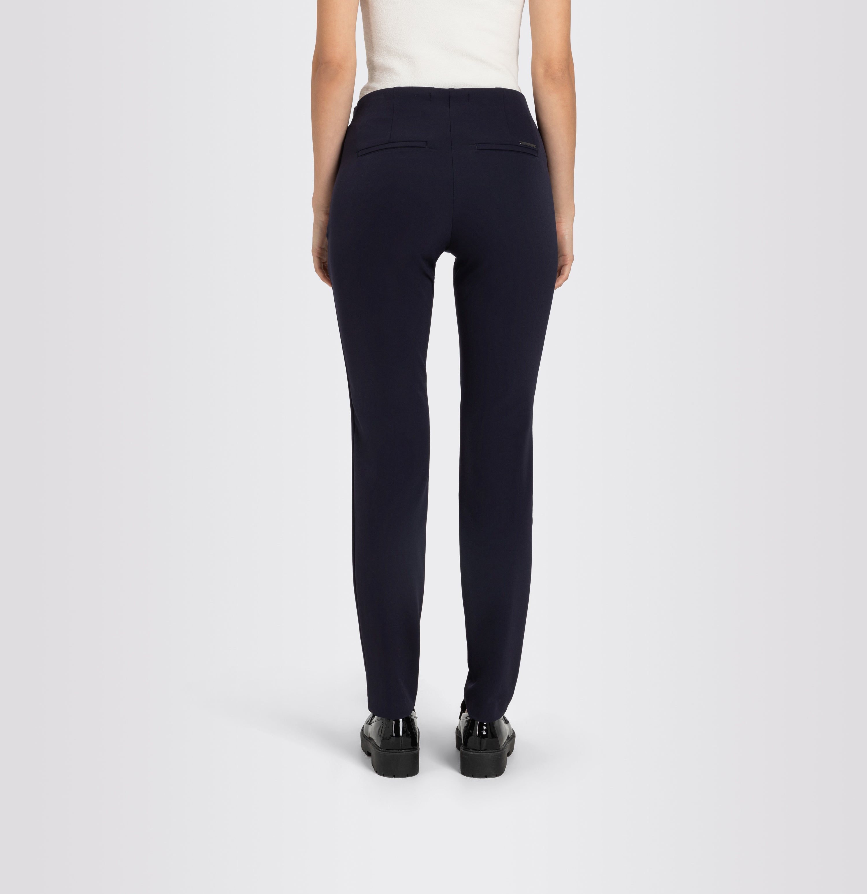 Slim trousers made of bi-stretch material suitable for the office. | ANNA zip new | dark blue | Back view of model