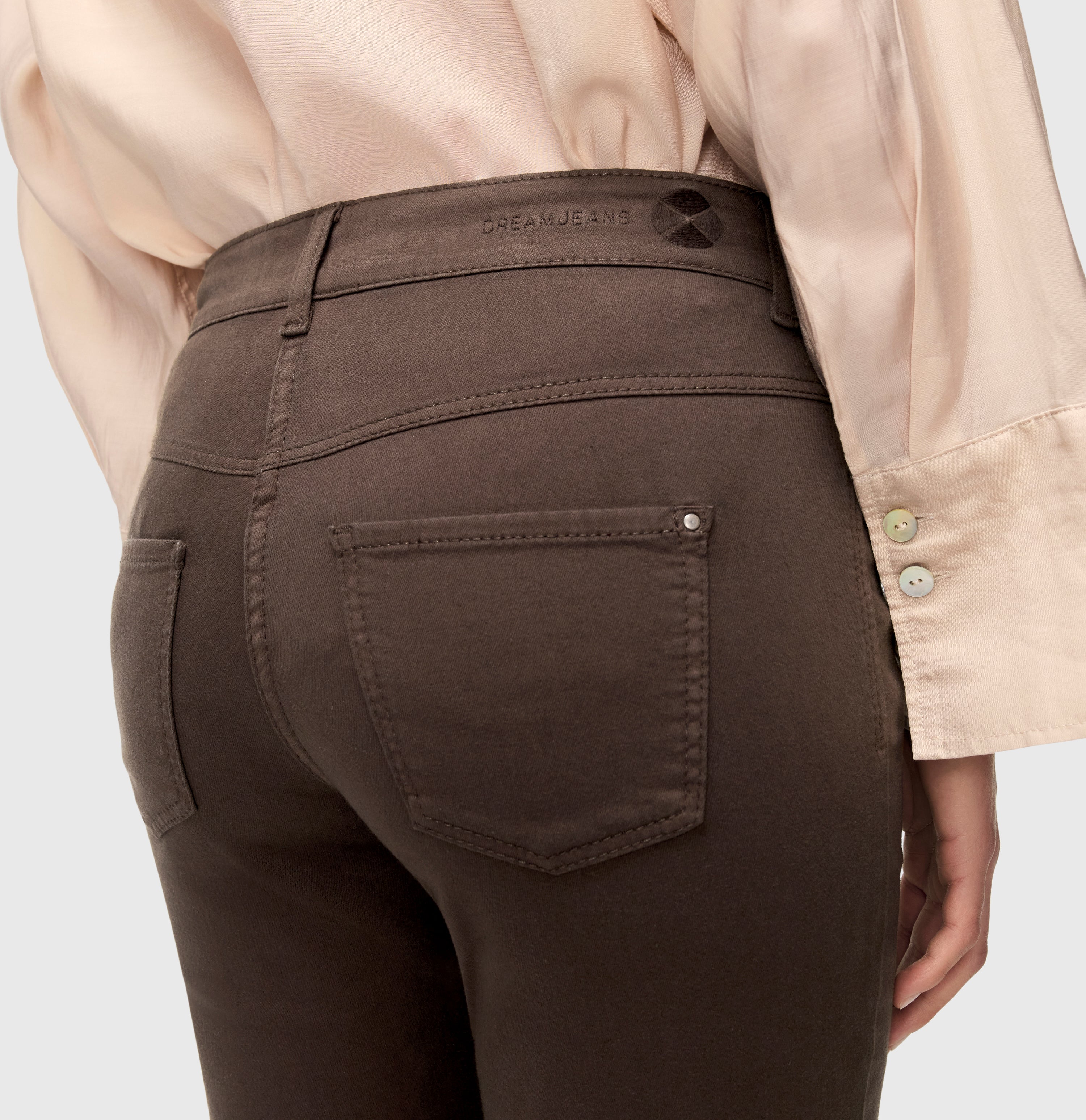 Straight fit made from hyper stretch denim. | DREAM | deep brown PPT | Detailed view 2 of model