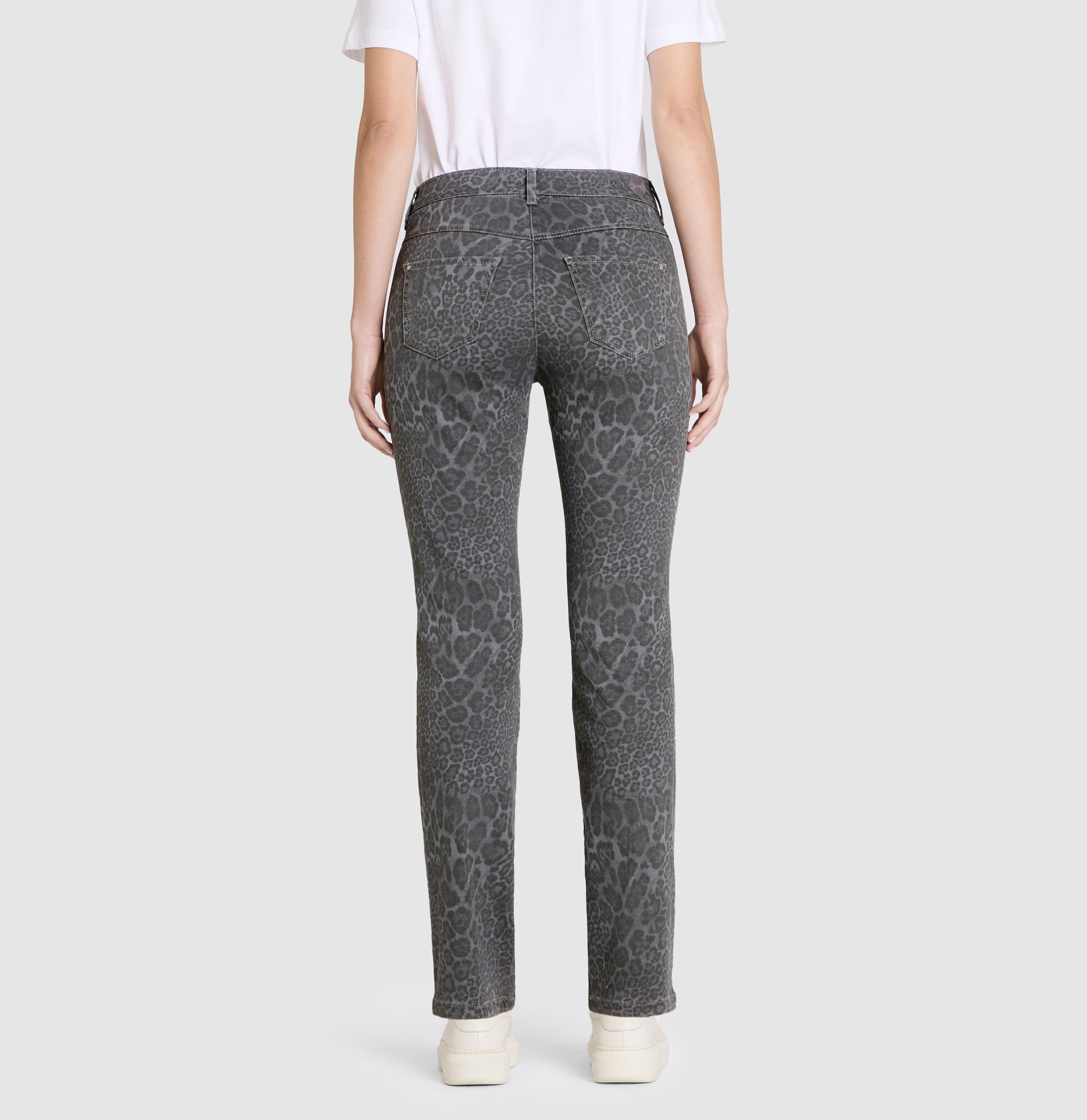 Figure-shaping hyper stretch jeans with leopard pattern. | DREAM | granite leo | Back view of model