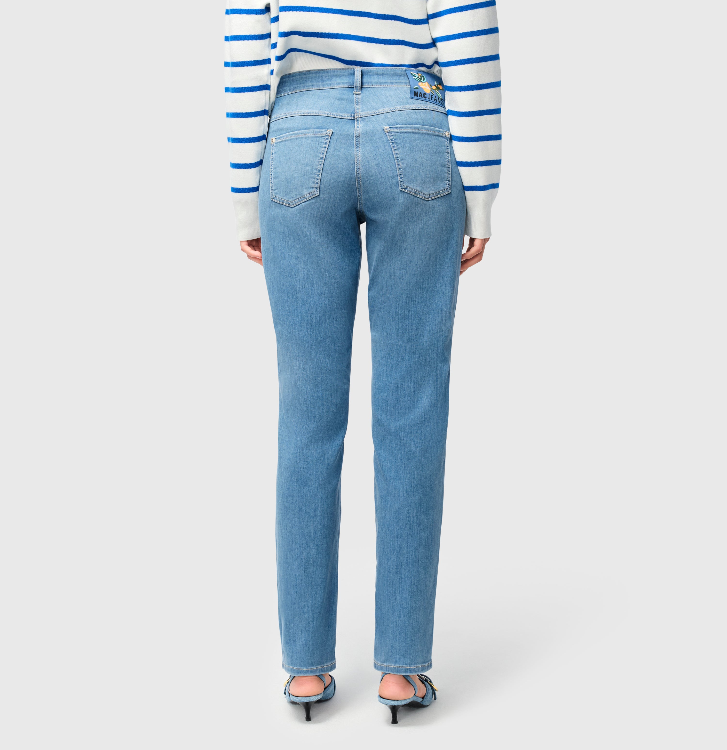 Straight jeans with modal. Figure-shaping. | DREAM | simple blue washed | Back view of model