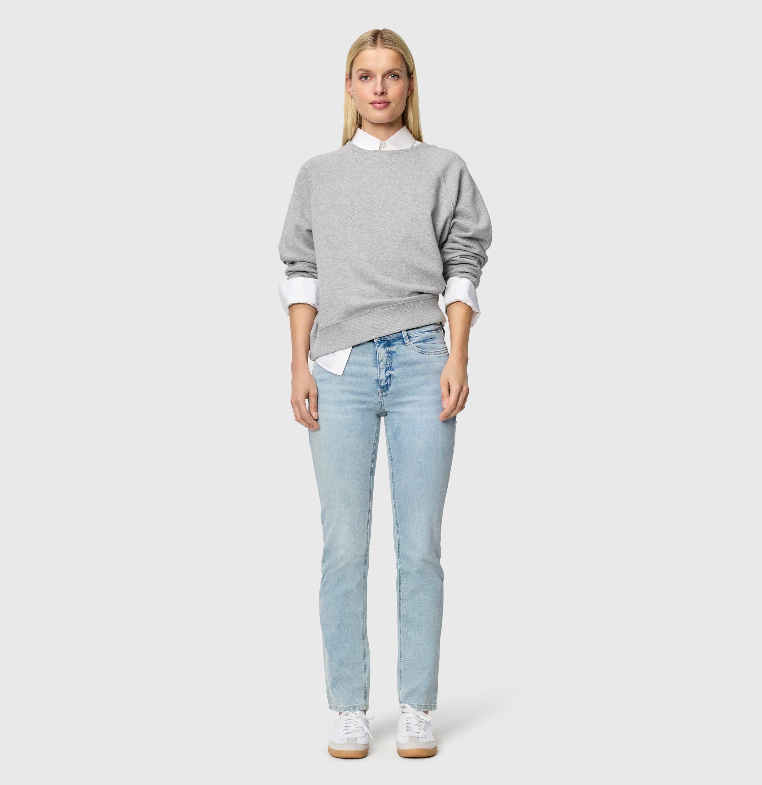 Straight fit jeans with innovative shaping effect. | DREAM | aqua blue random wash | Full-body of model