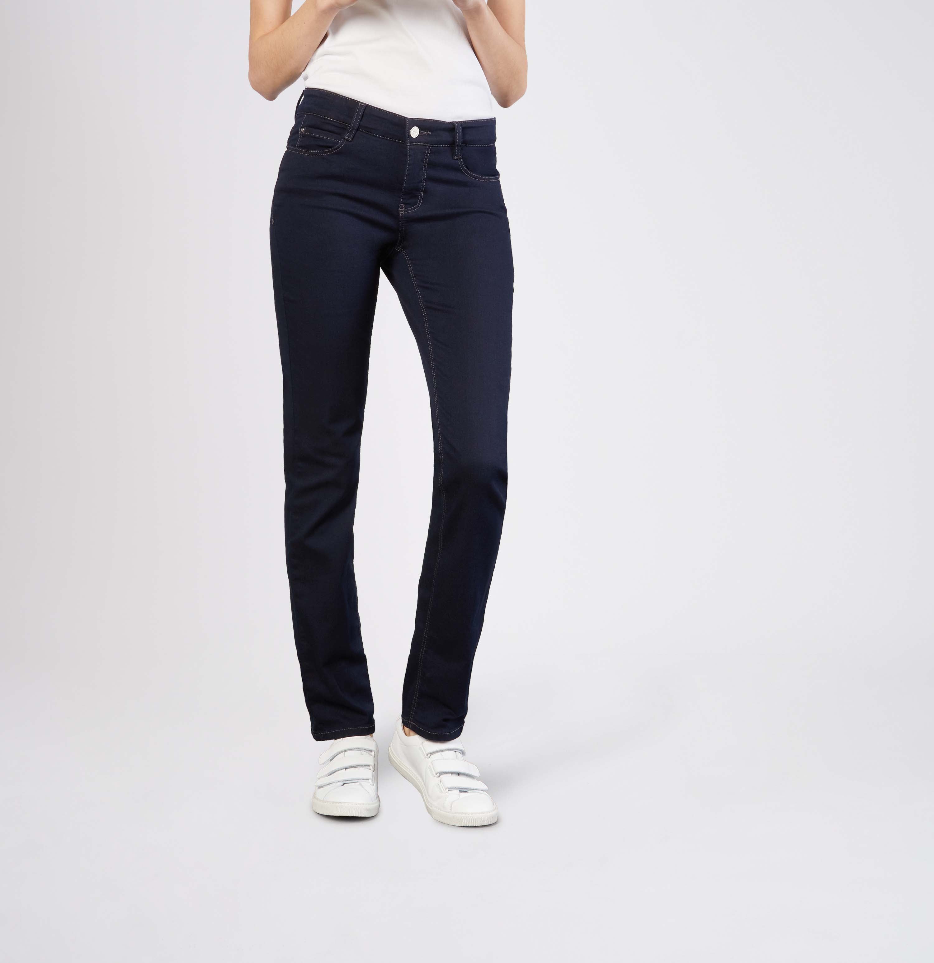 Slim fit with medium waist and maximum comfort thanks to high stretch denim with shaping effect | S-NAME | S-FBBZ | Front view of model