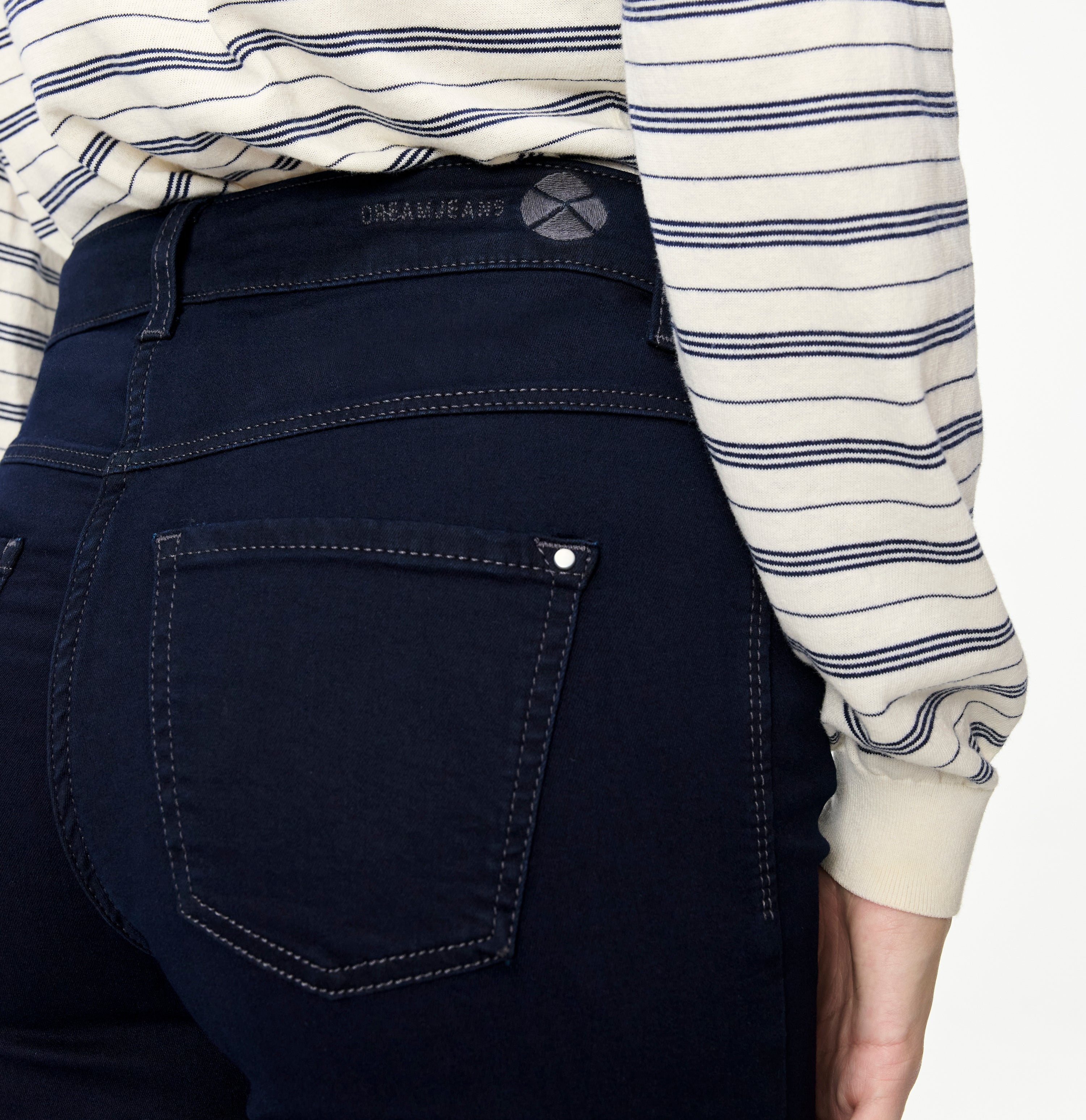 Straight jeans with innovative shaping effect. | DREAM | dark rinsewash | Detailed view 2 of model