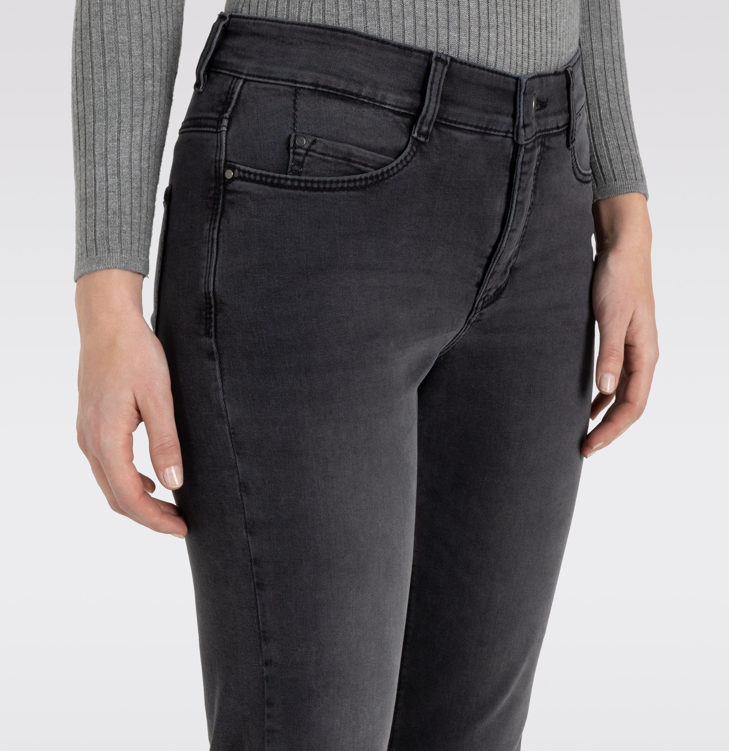 Straight fit jeans with innovative shaping effect. | S-NAME | S-FBBZ | Side view of model