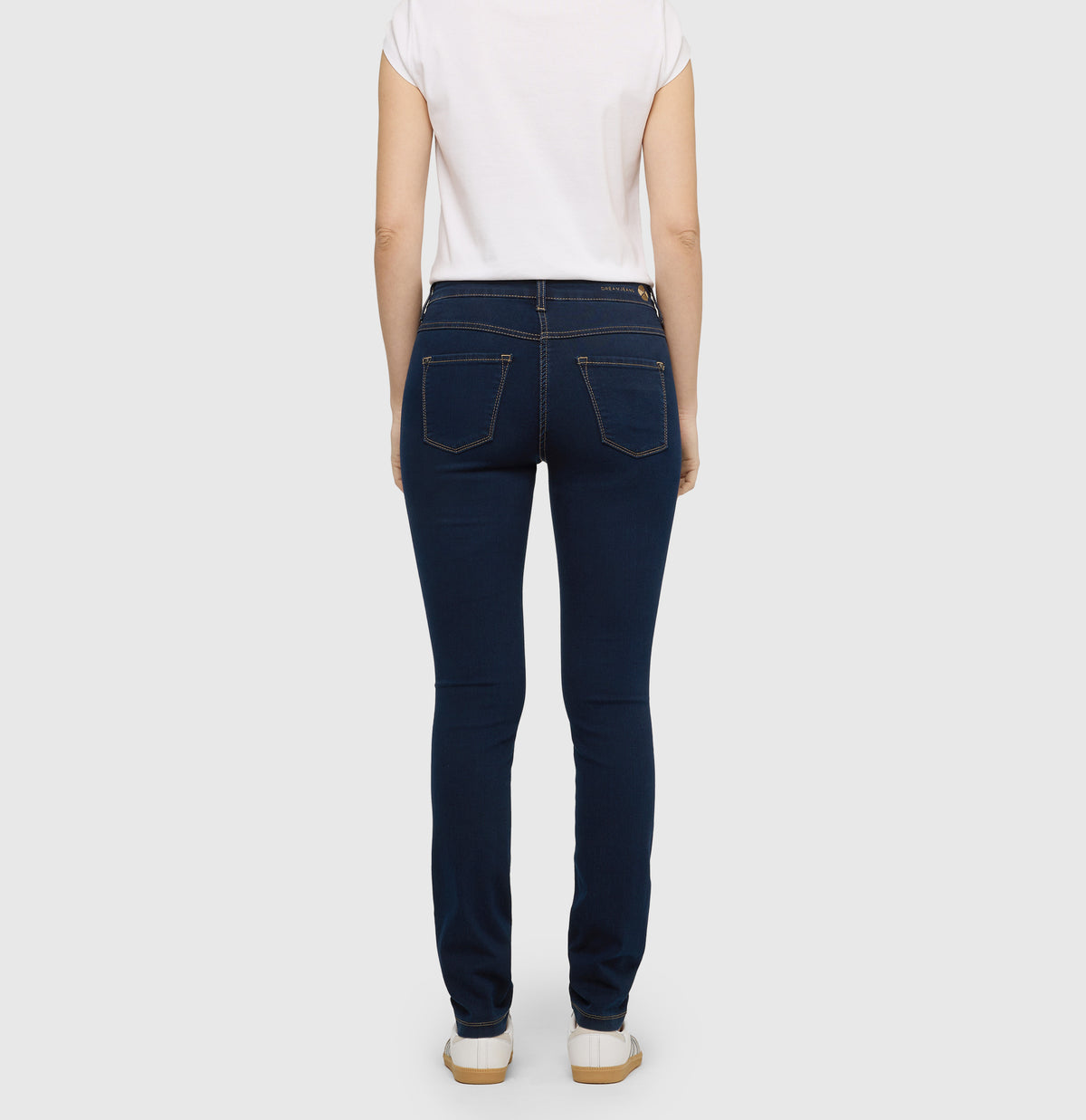 Skinny jeans with shaping effect. | DREAM SKINNY | dark washed | Back view of model