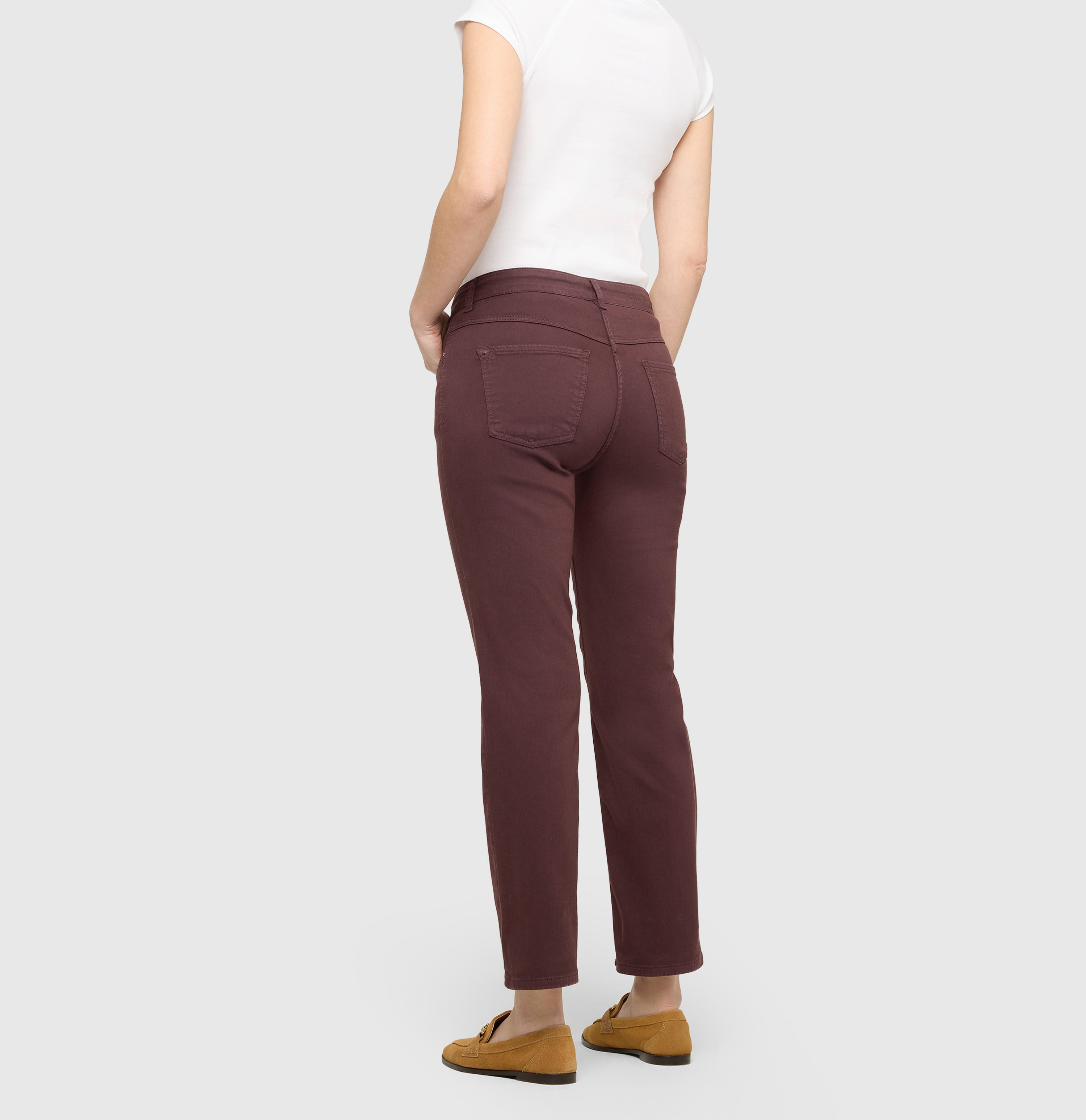 Straight hyper stretch jeans with turn-up. | DREAM cropped | smoky purple PPT | Back view of model