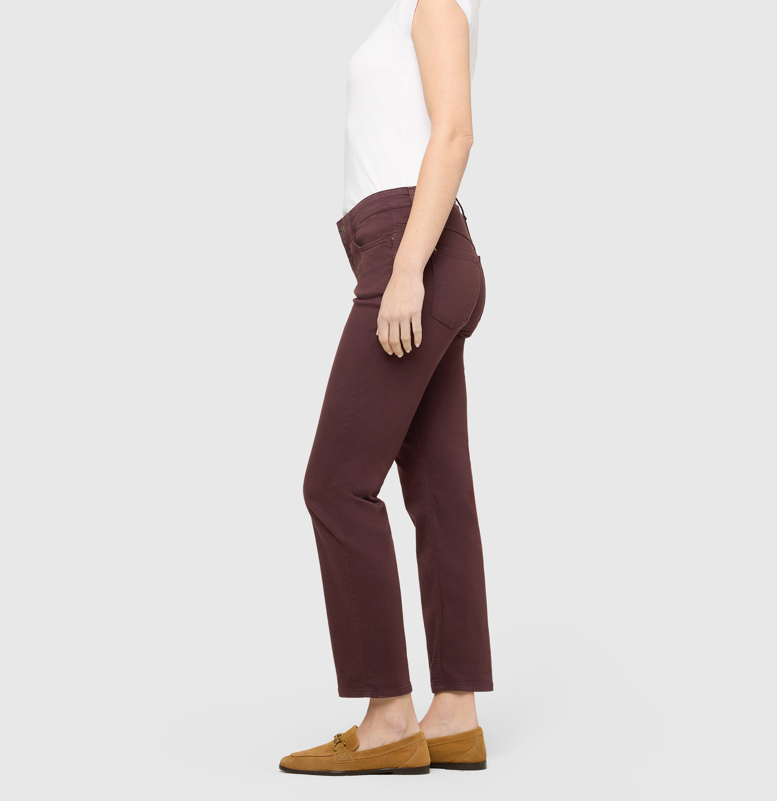 Straight hyper stretch jeans with turn-up. | DREAM cropped | smoky purple PPT | Side view of model
