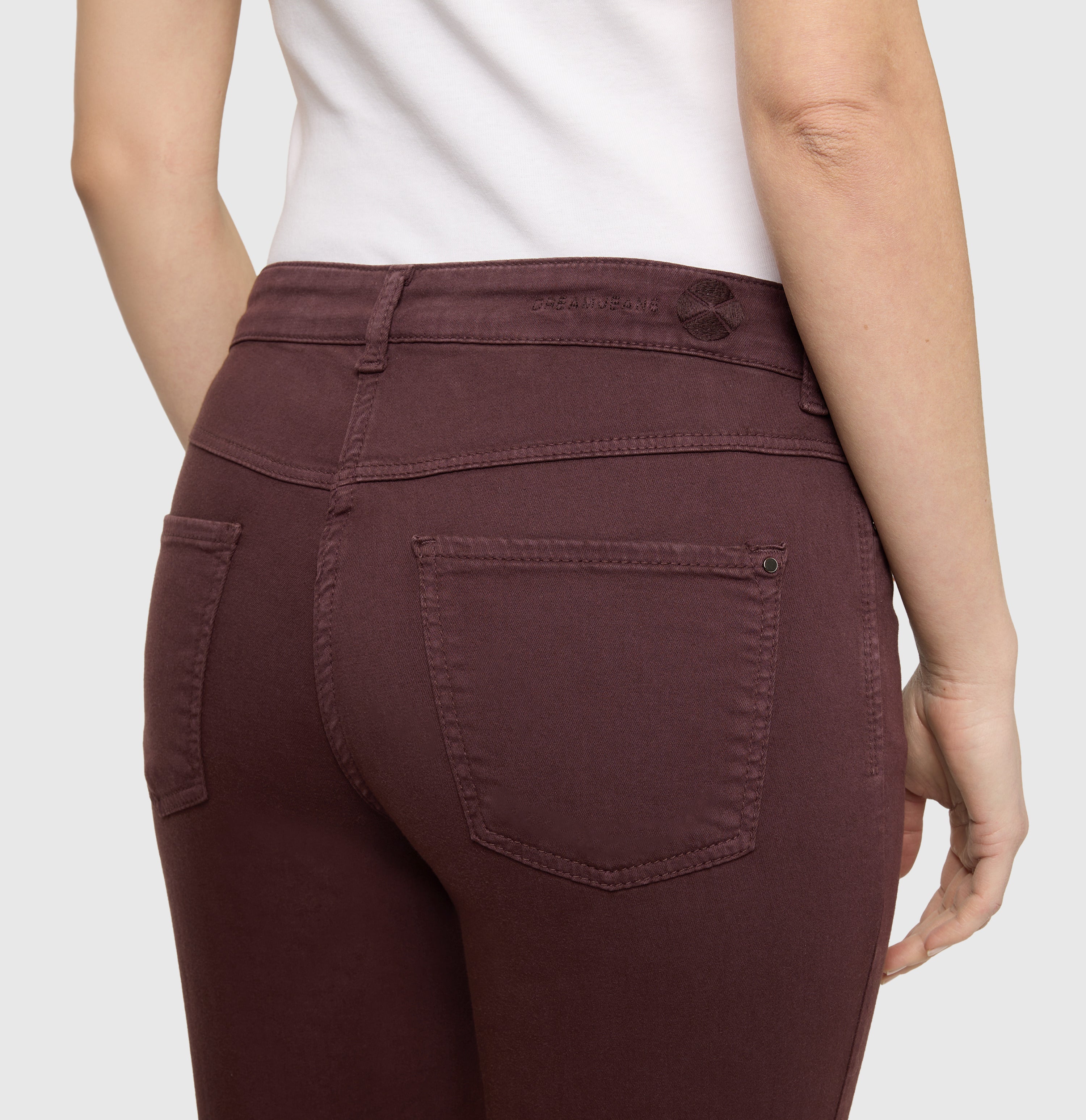 Straight hyper stretch jeans with turn-up. | DREAM cropped | smoky purple PPT | Detailed view 2 of model