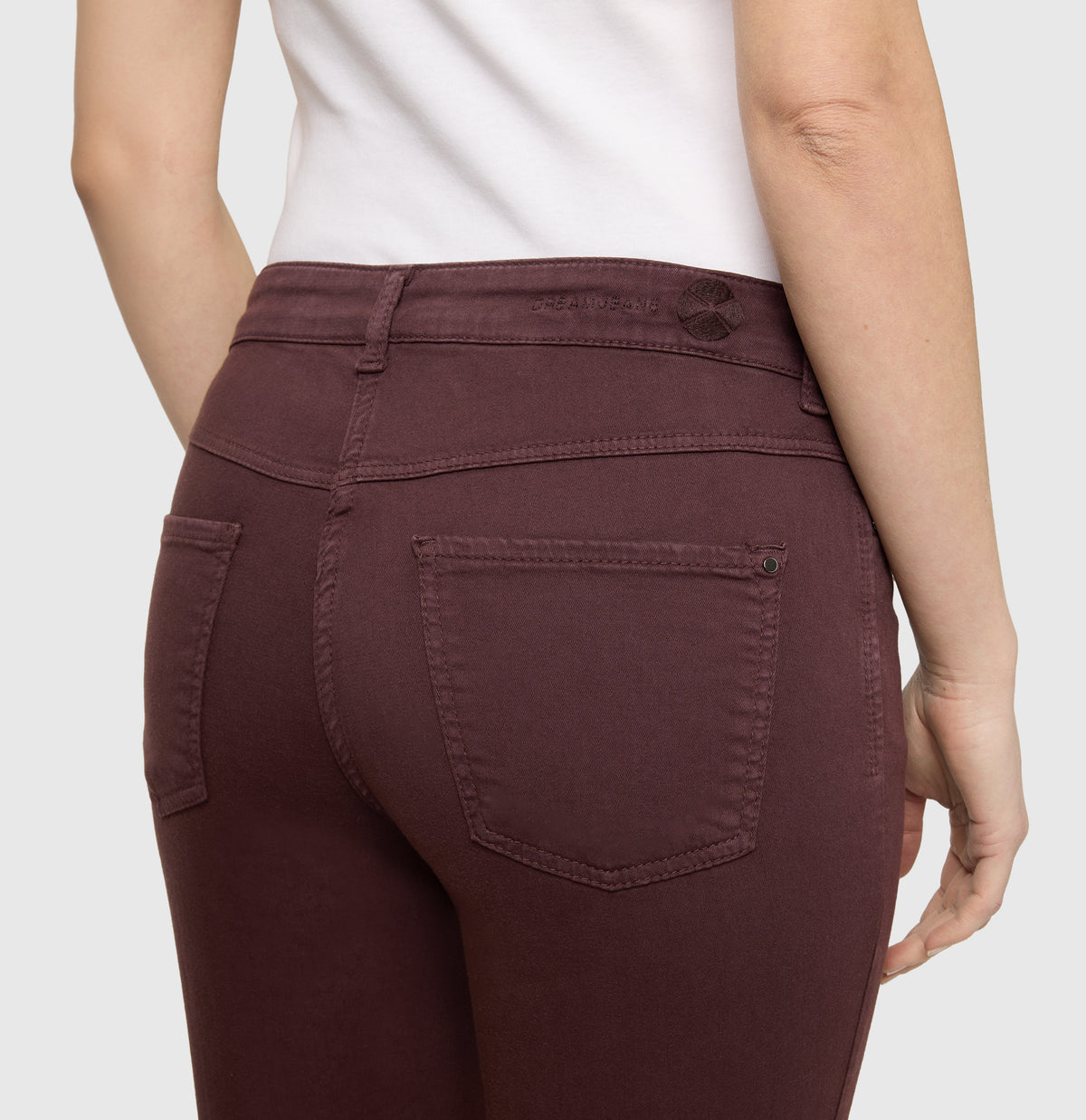 Straight hyper stretch jeans with turn-up. | DREAM cropped | smoky purple PPT | Detailed view 2 of model