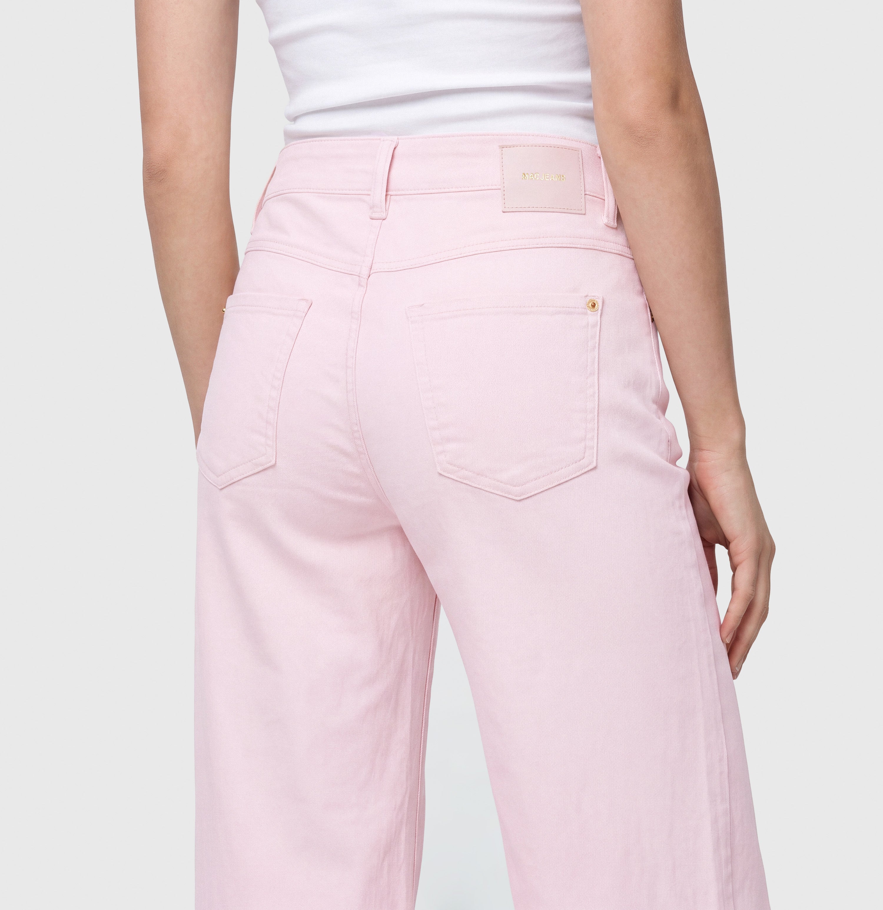 Wide shaping jeans in a lightweight material. | DREAM WIDE cropped | pink marshmallow PPT | Detailed view 2 of model