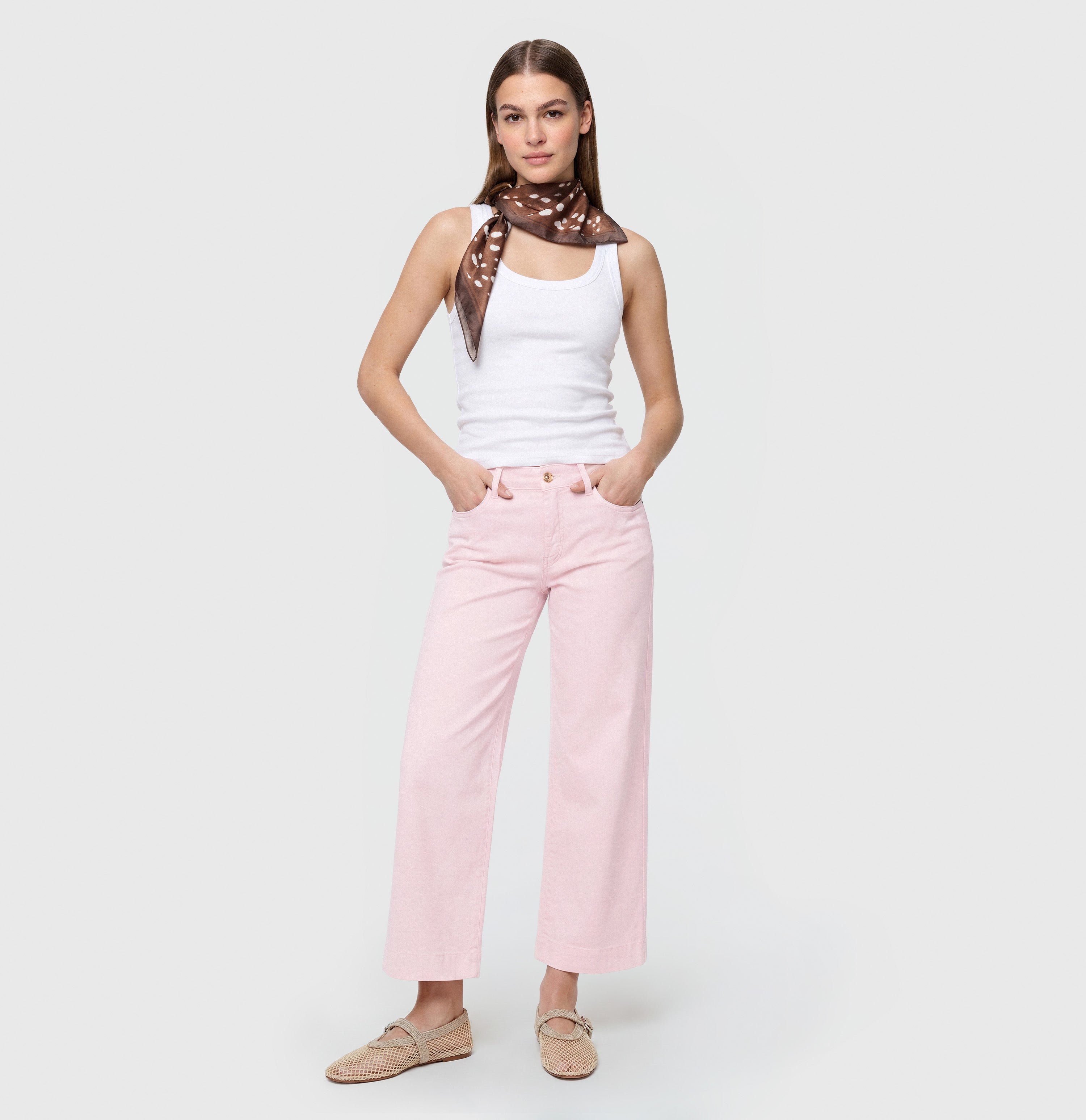 Wide shaping jeans in a lightweight material. | DREAM WIDE cropped | pink marshmallow PPT | Full-body of model