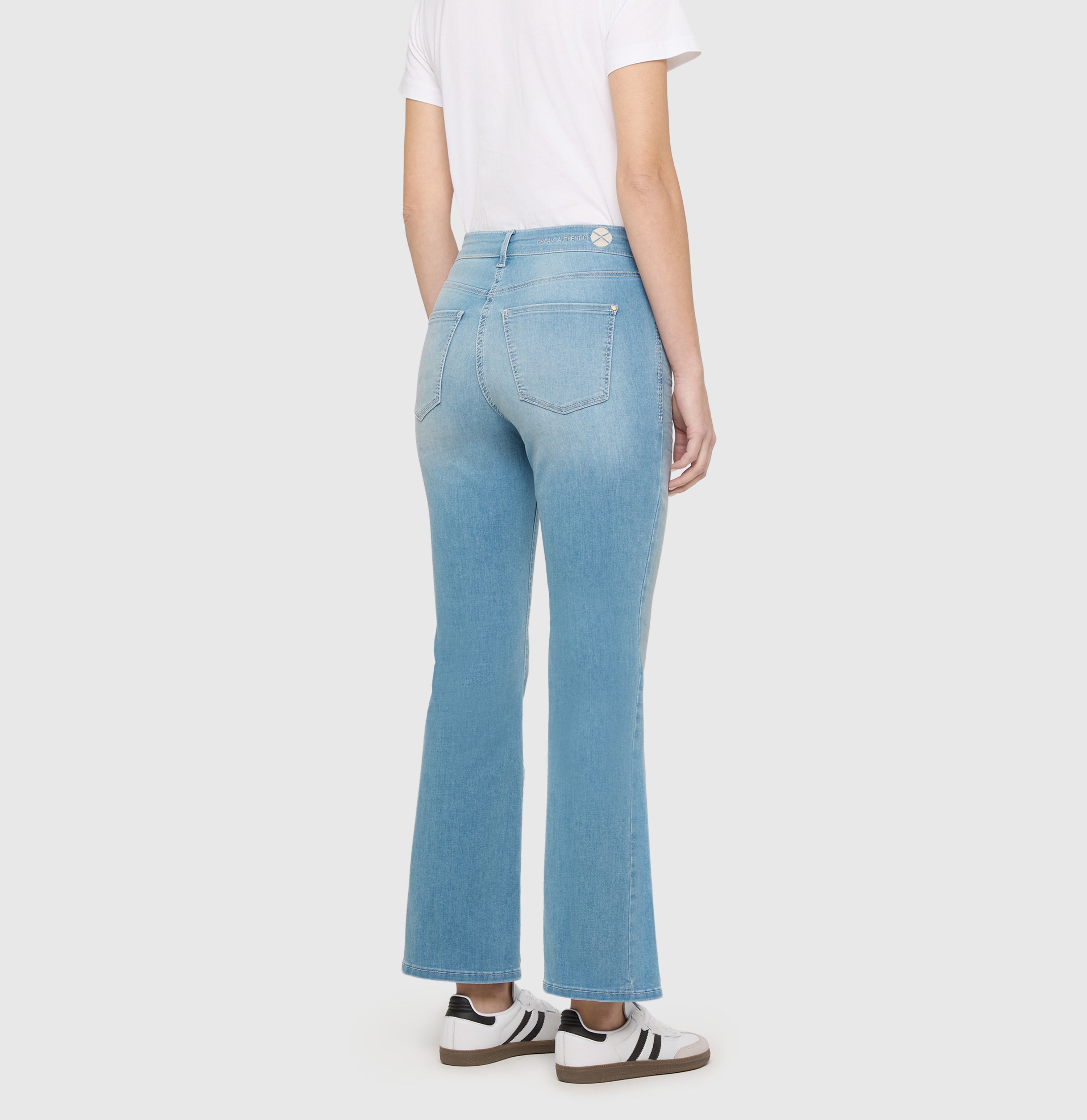 Modern kick jeans with shaping effect. | DREAM KICK authentic | bluegrey used wash | Back view of model