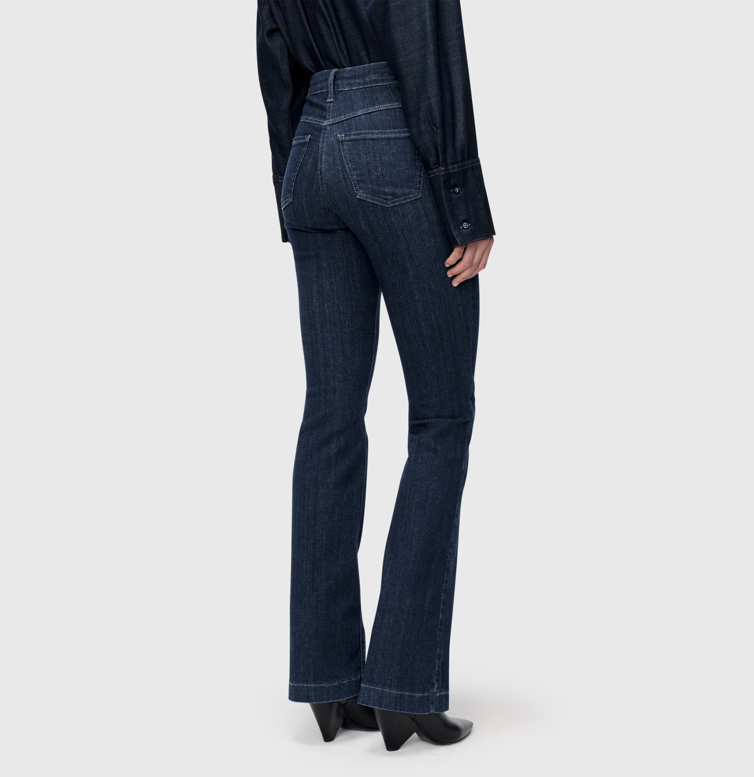 Flared fit with figure-shaping effect. | DREAM BOOT authentic | fashion rinsed | Back view of model