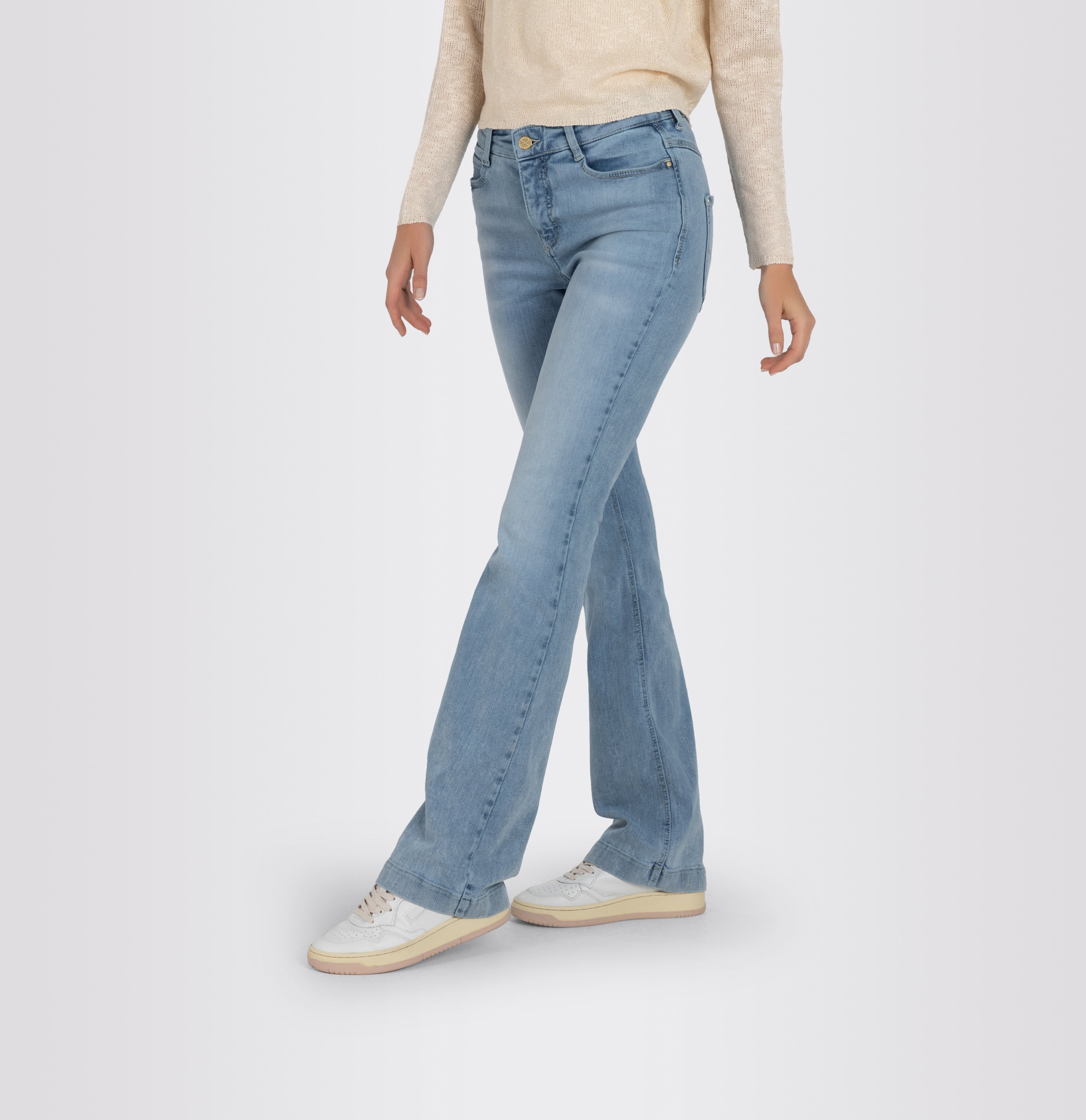 Boot cut jeans with shaping effect. | DREAM BOOT authentic | summer blue clouds wash | Detailed view 2 of model