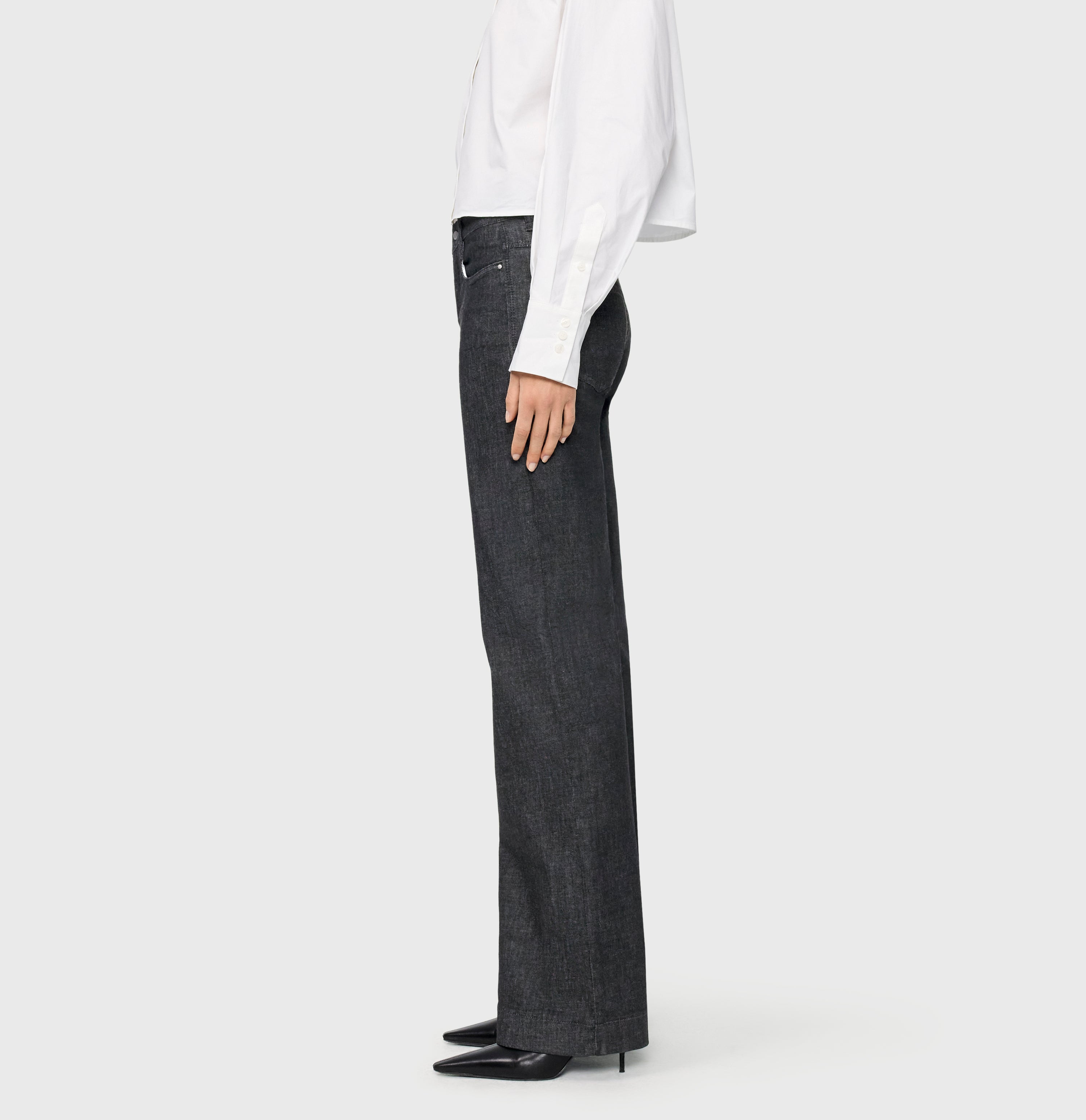 Wide jeans with shaping effect. | DREAM WIDE authentic | fashion rinsed | Side view of model