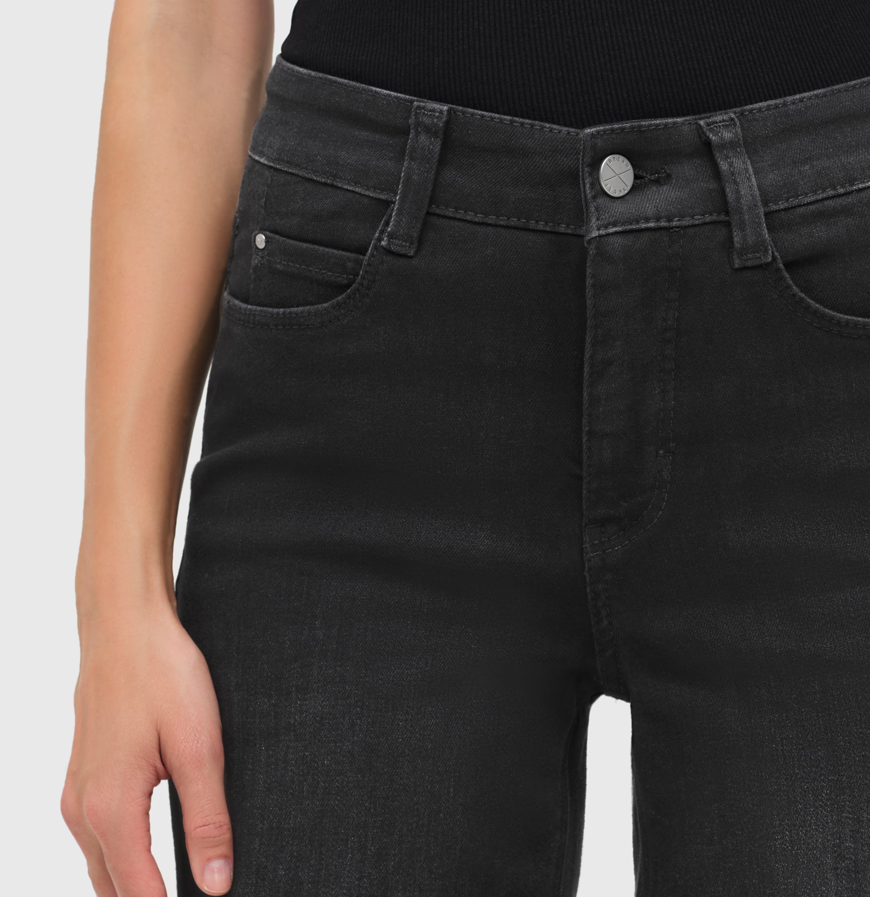 Wide shaping jeans with an authentic look. | DREAM WIDE authentic | commercial black used wash | Detailed view 2 of model