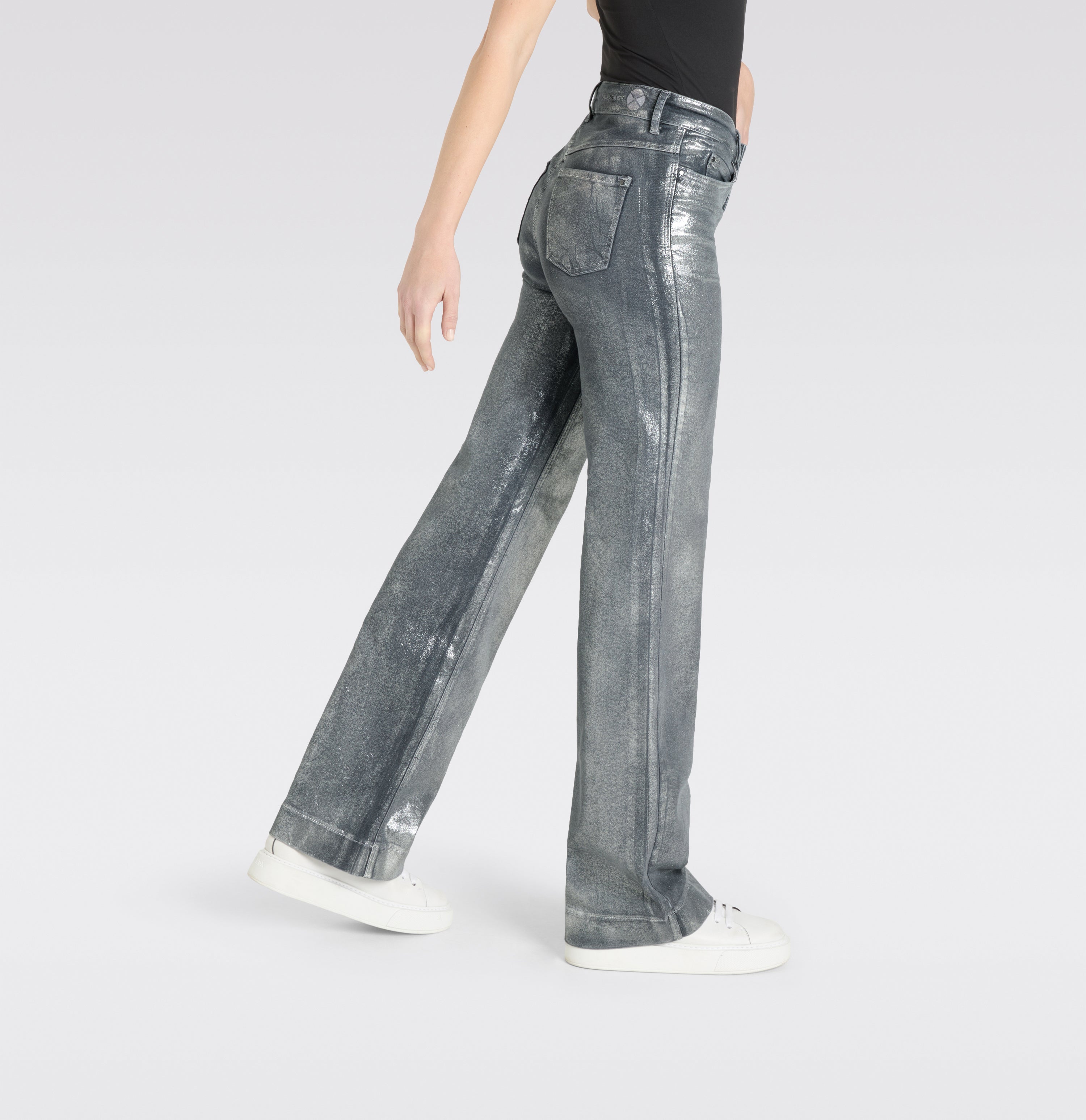 Wide shaping jeans with glam coating. | DREAM WIDE authentic | silver coated | Detailed view 2 of model