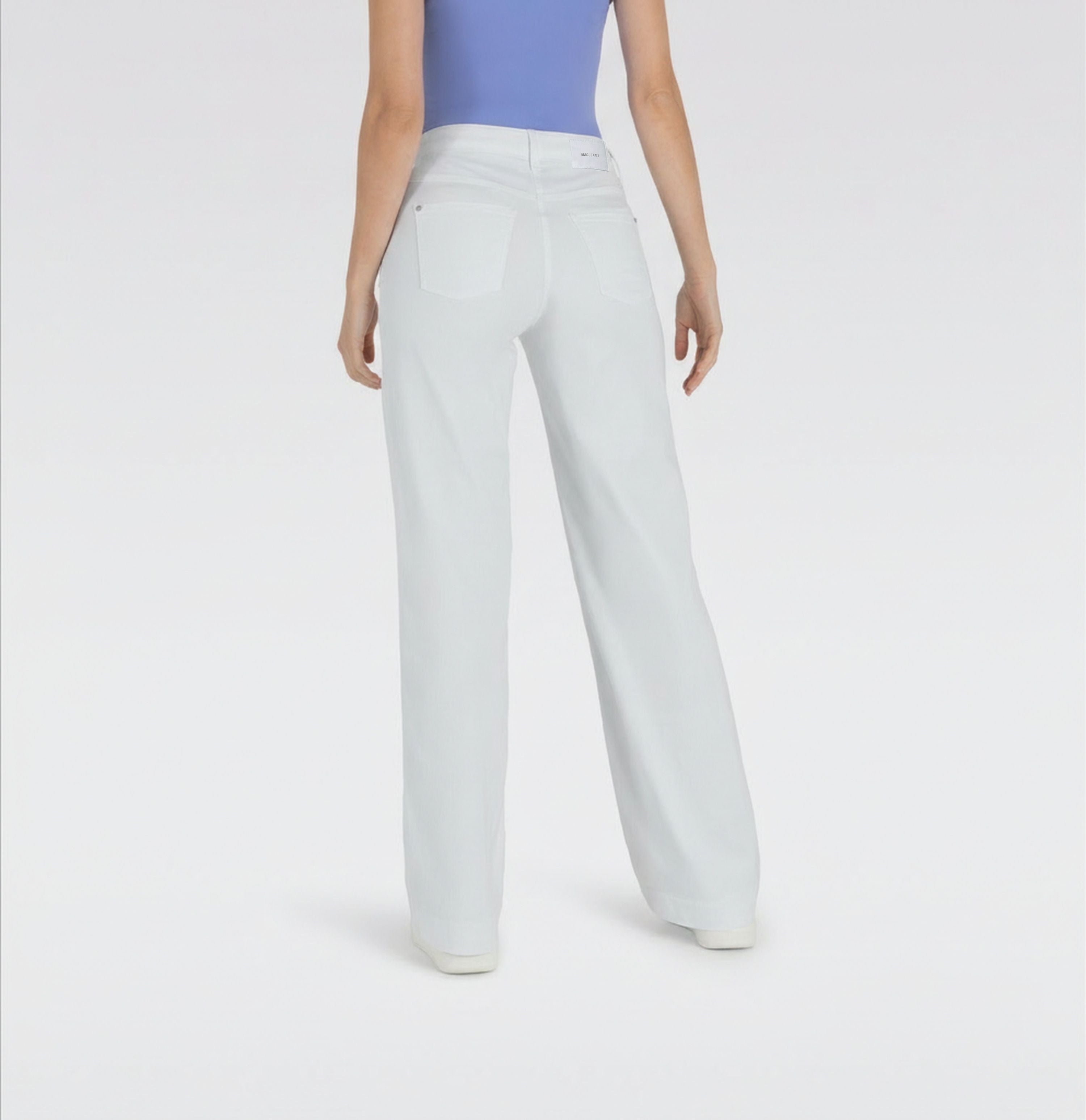 Wide, figure-shaping jeans in a modal blend. | DREAM WIDE | white denim | Back view of model