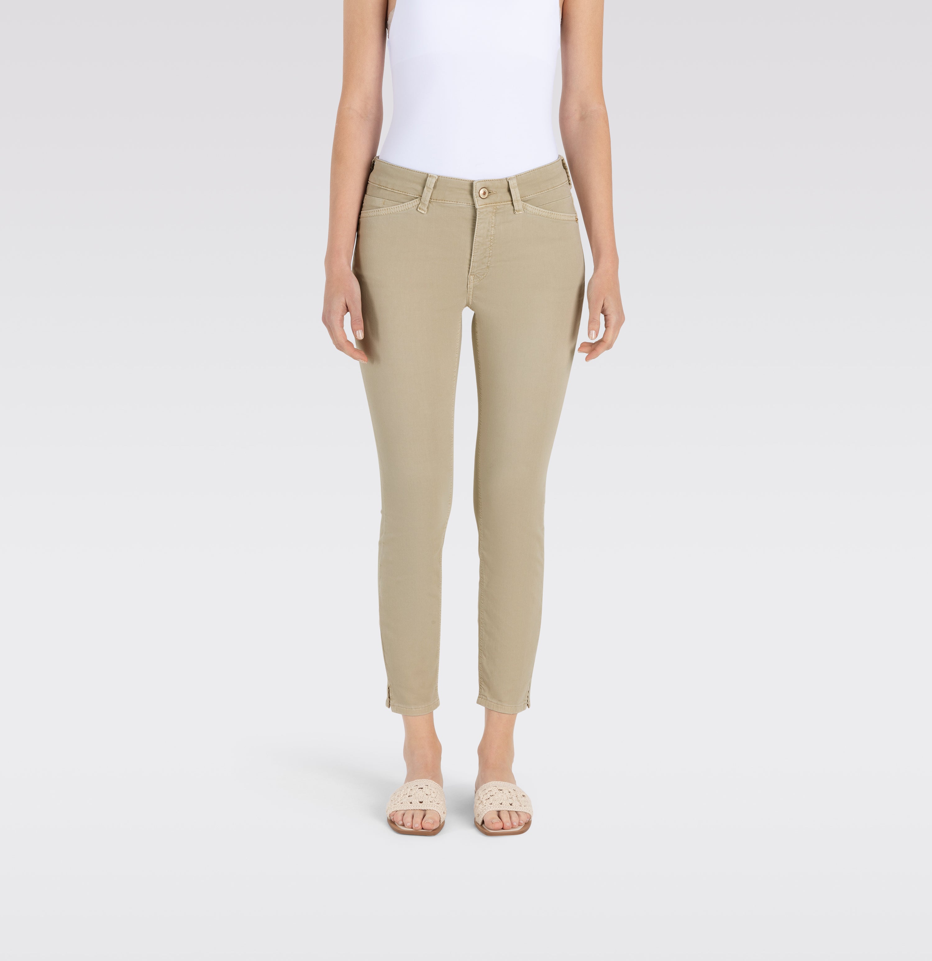 Slim jeans in a highly elastic material. | DREAM SUMMER | smoothly beige | Front view of model