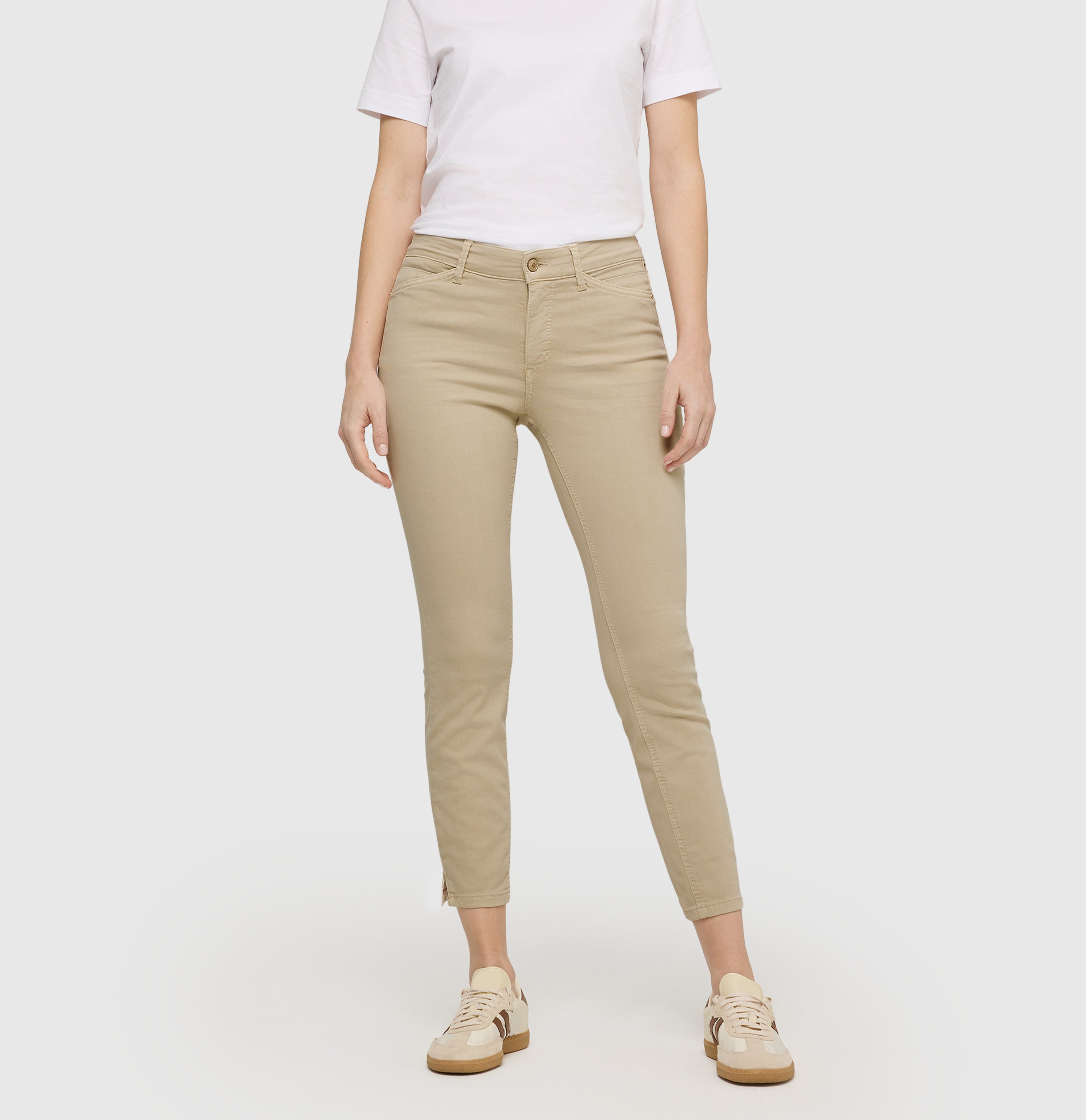 Slim jeans in a highly elastic material. | DREAM SUMMER | smoothly beige | Detailed view 3 of model