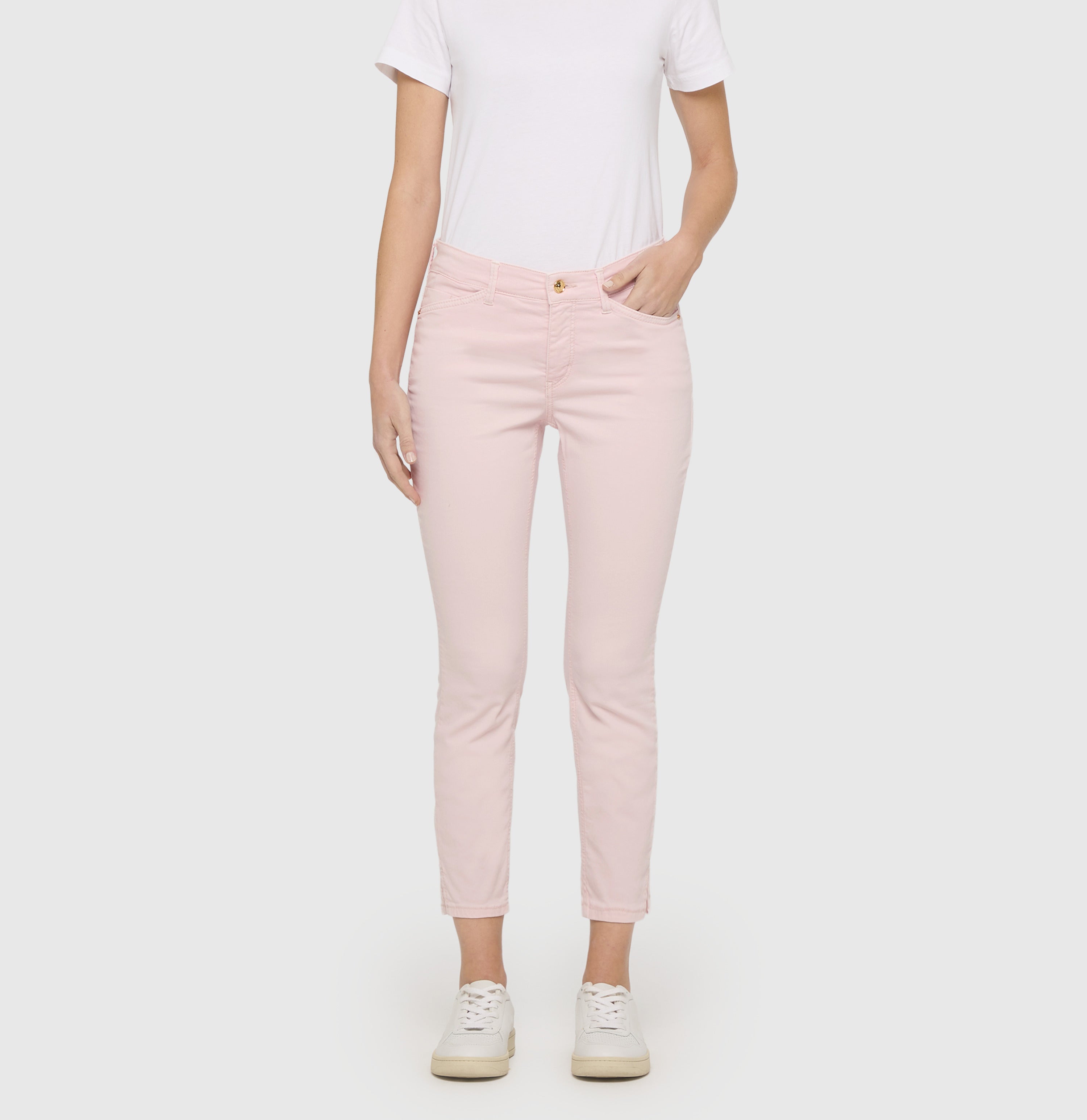 Slim jeans in a highly elastic material. | DREAM SUMMER | pink marshmallow PPT | Front view of model