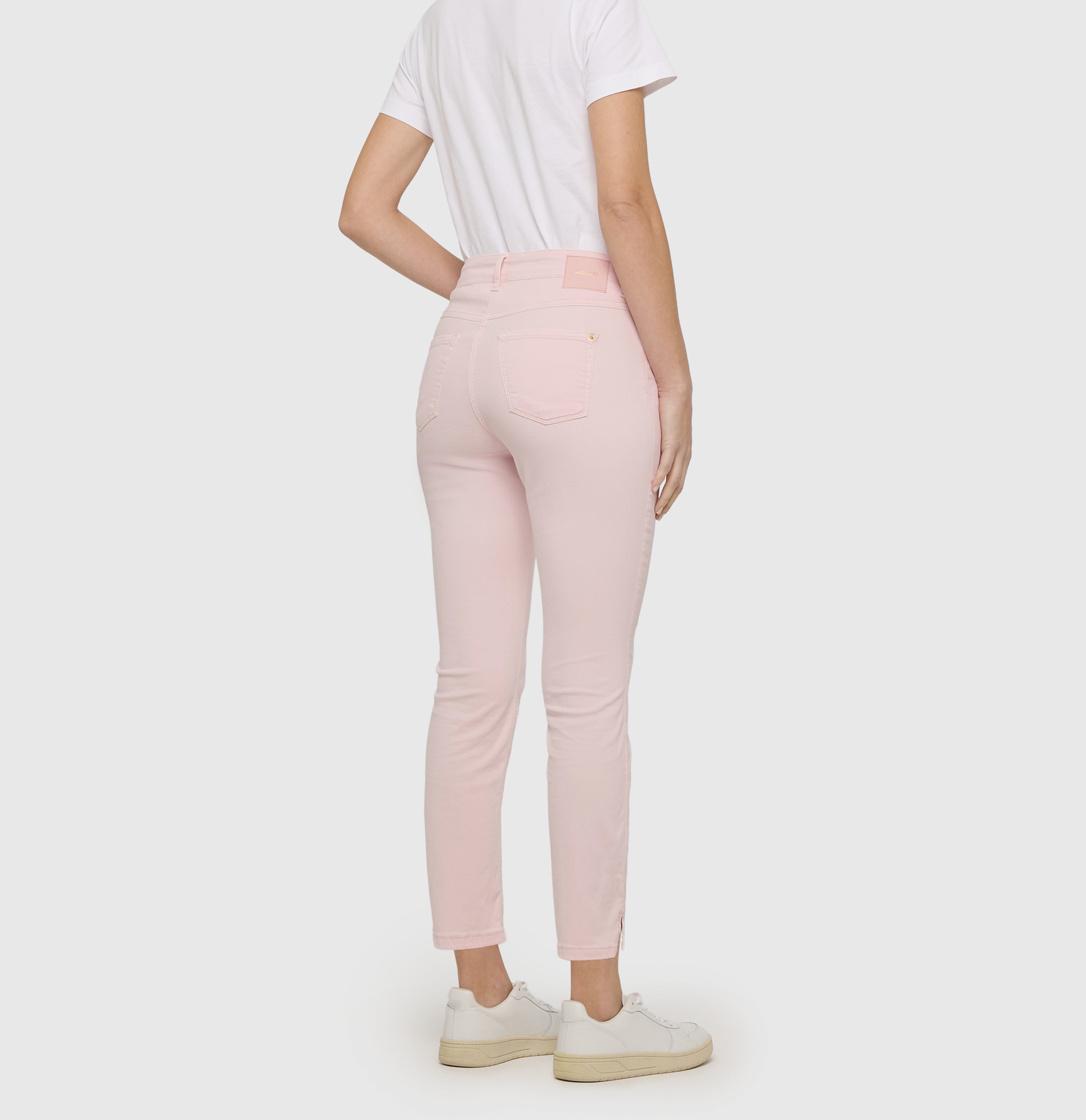 Slim jeans in a highly elastic material. | DREAM SUMMER | pink marshmallow PPT | Back view of model