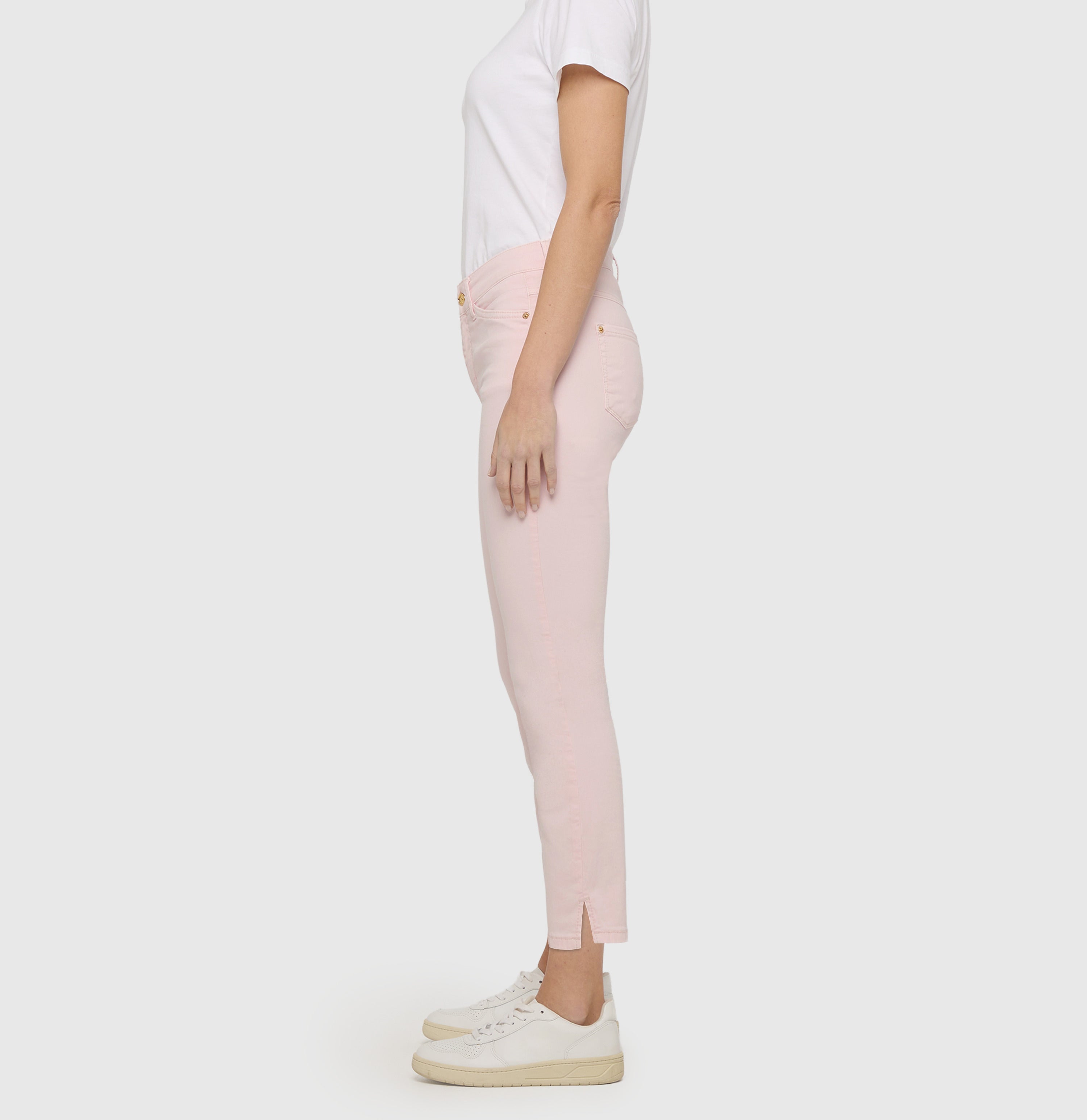 Slim jeans in a highly elastic material. | DREAM SUMMER | pink marshmallow PPT | Side view of model