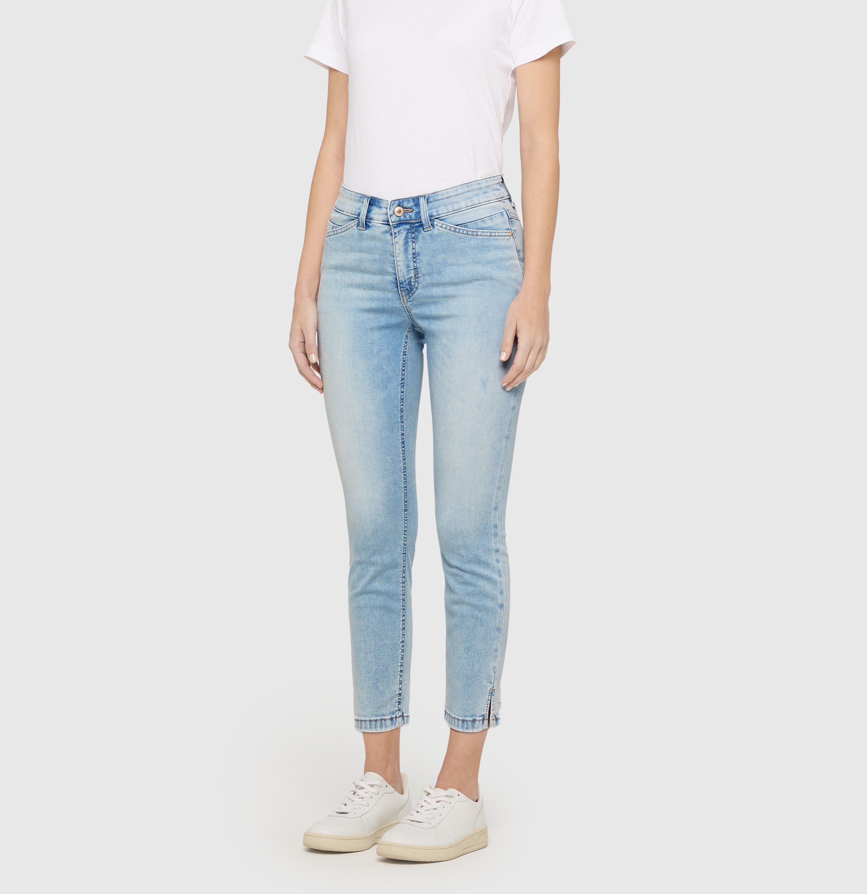Slim shaping jeans in a modal blend. | DREAM SUMMER | light azure blue | Front view of model