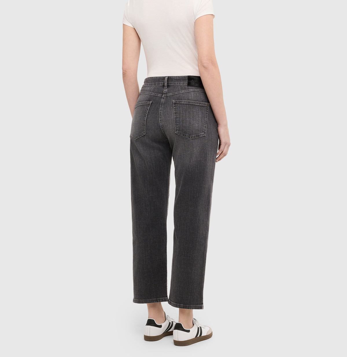 | GINA straight | dark grey wash | Back view of model
