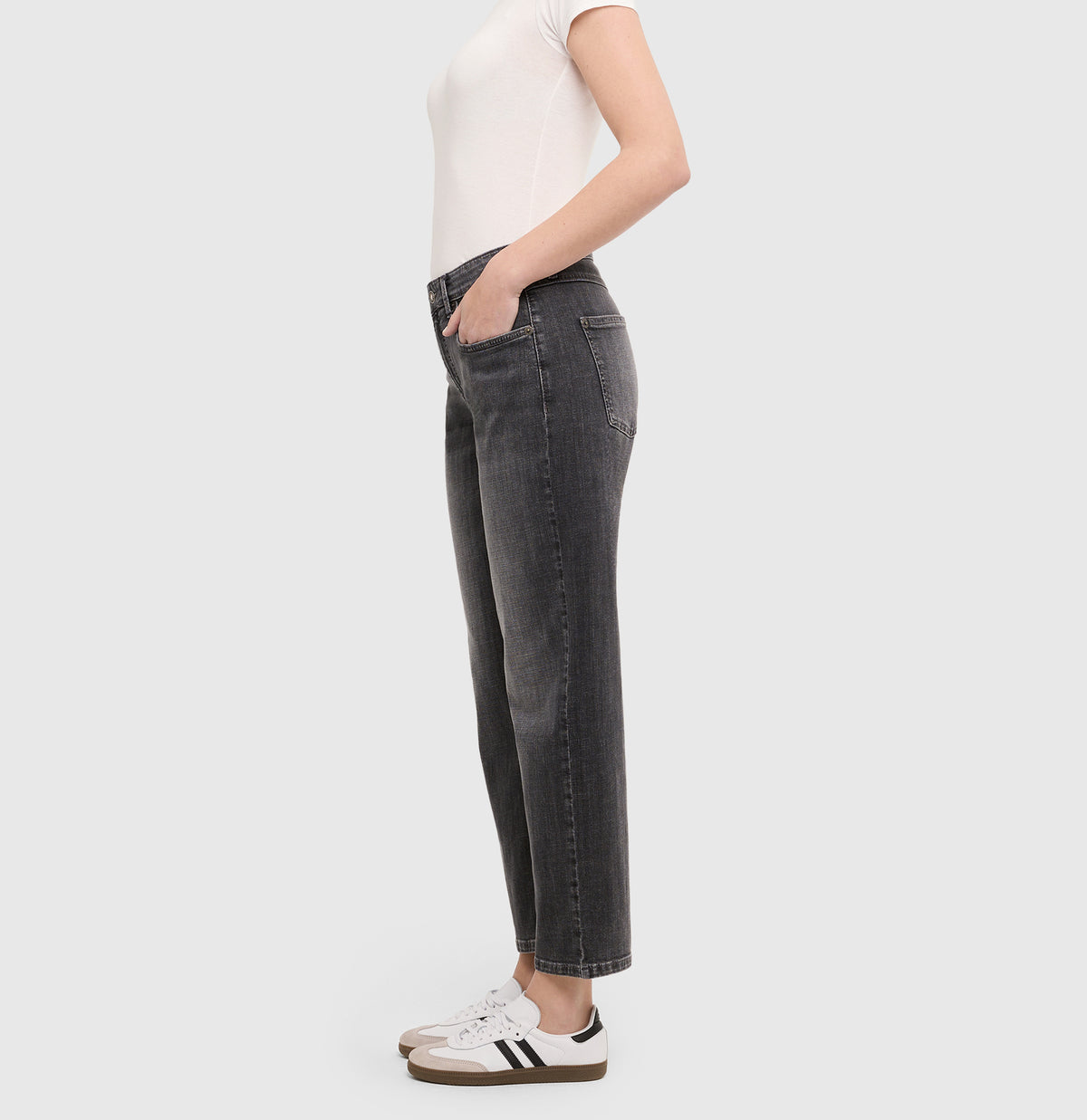 | GINA straight | dark grey wash | Side view of model