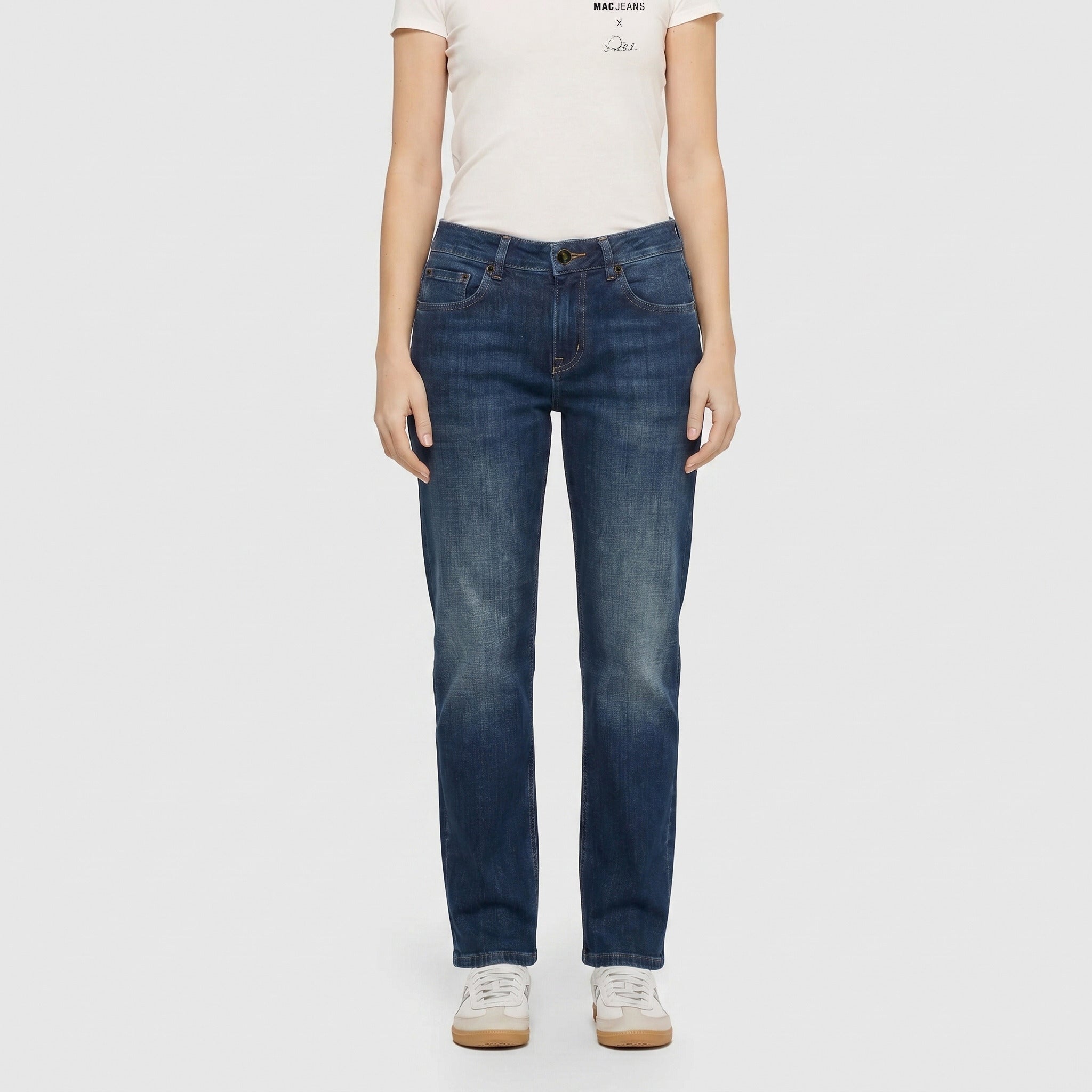 Walter Röhrl Limited Edition Jeans | GINA RACE straight | authentic mid indigo | Front view of model